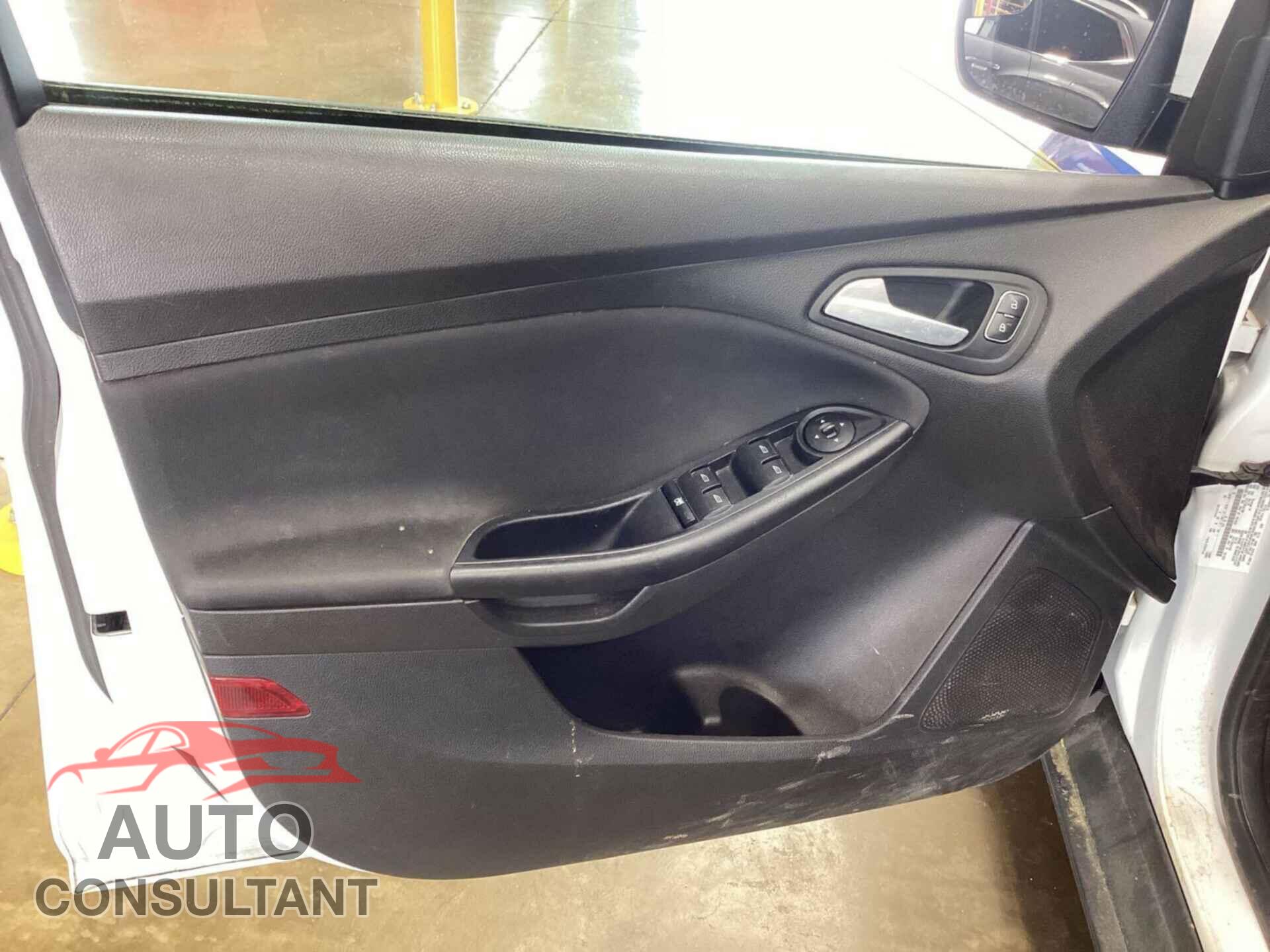 FORD FOCUS 2017 - 1FADP3K29HL315327