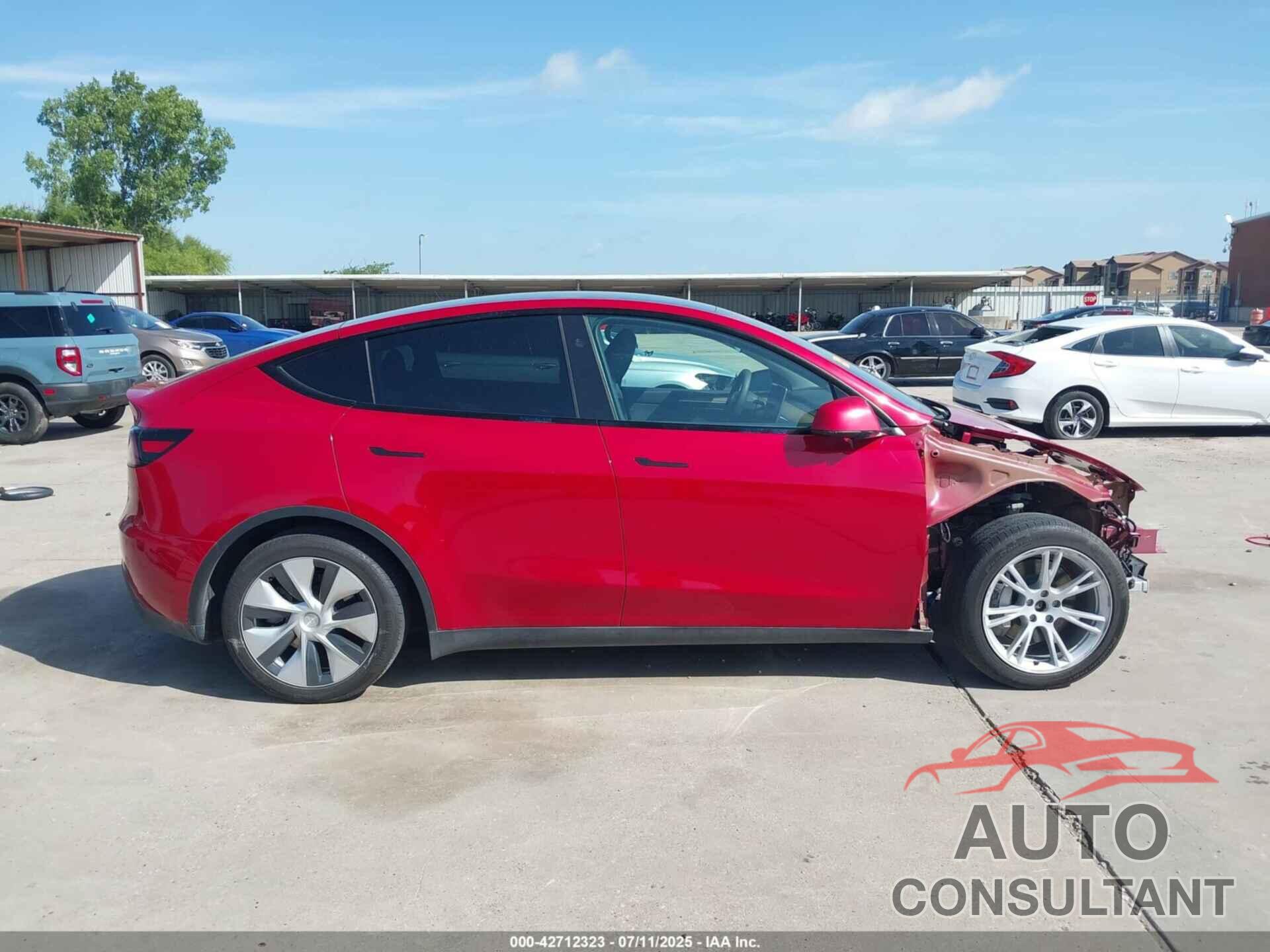 TESLA MODEL Y 2023 - 7SAYGAEEXPF830119