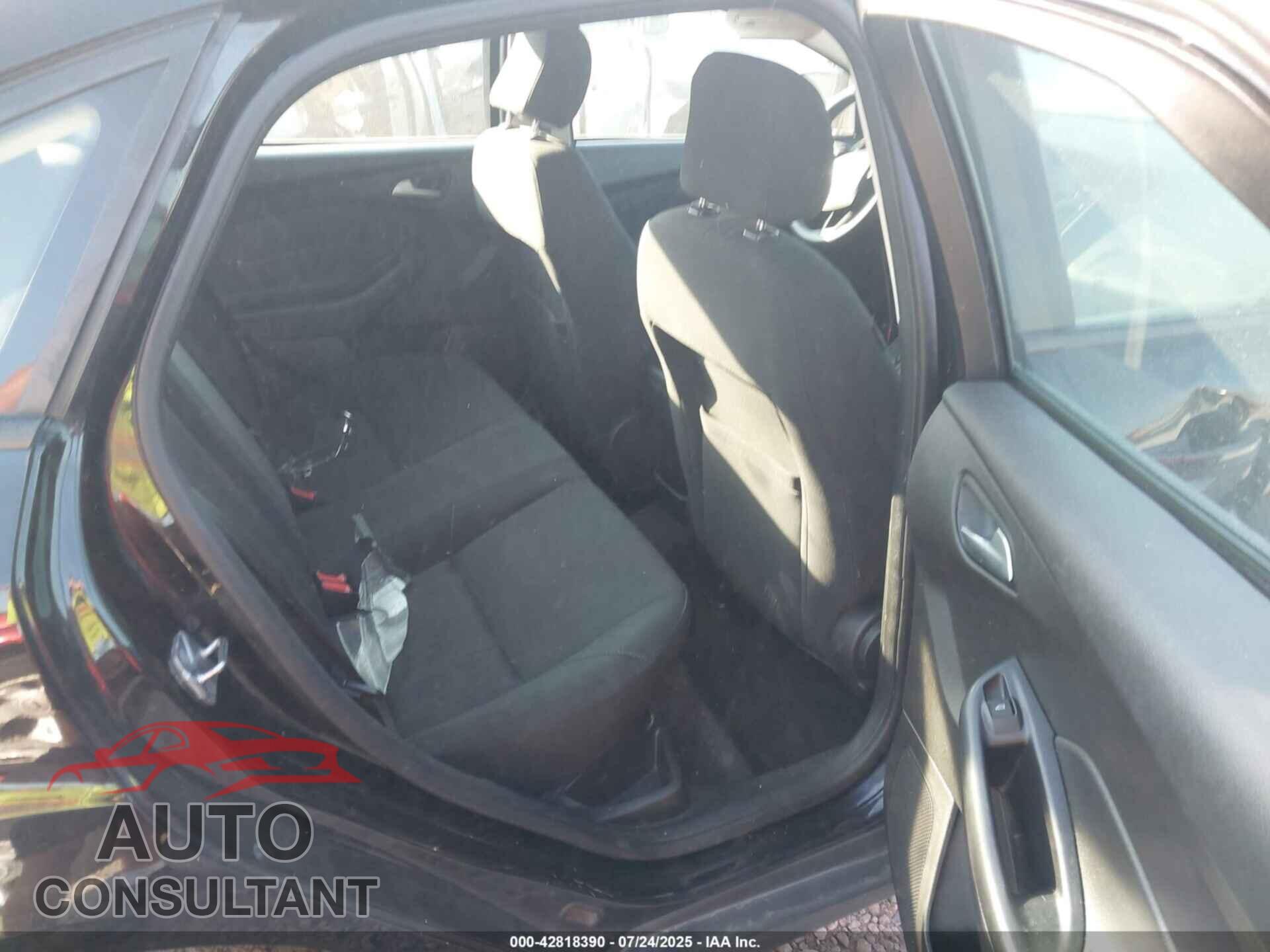 FORD FOCUS 2016 - 1FADP3F23GL229326