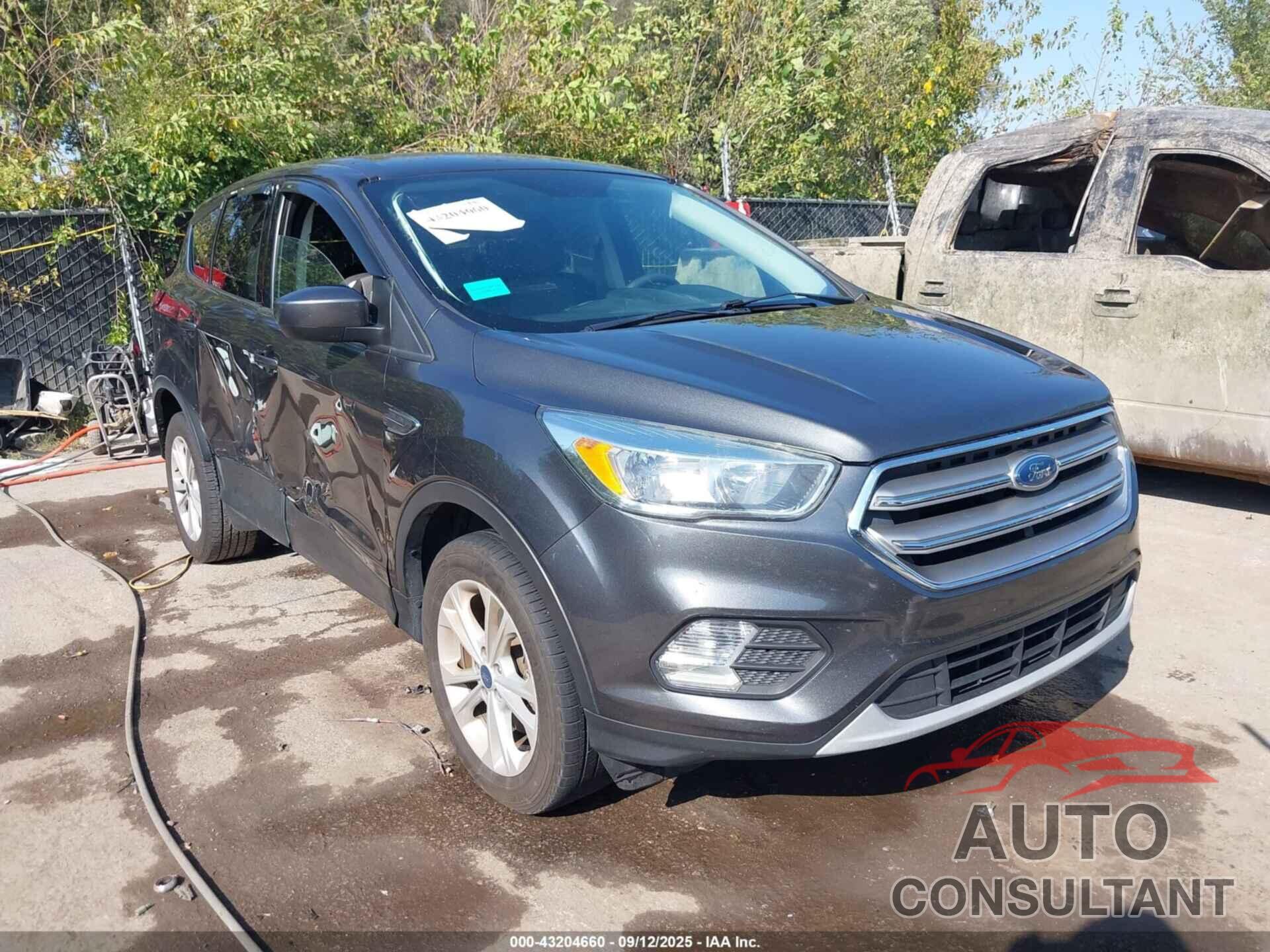 FORD ESCAPE 2017 - 1FMCU9GD3HUD52777
