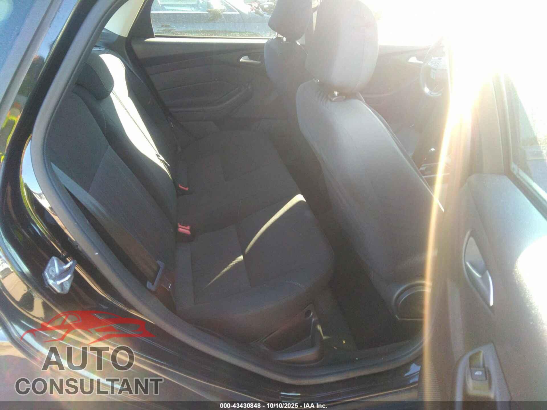 FORD FOCUS 2015 - 1FADP3F29FL212870