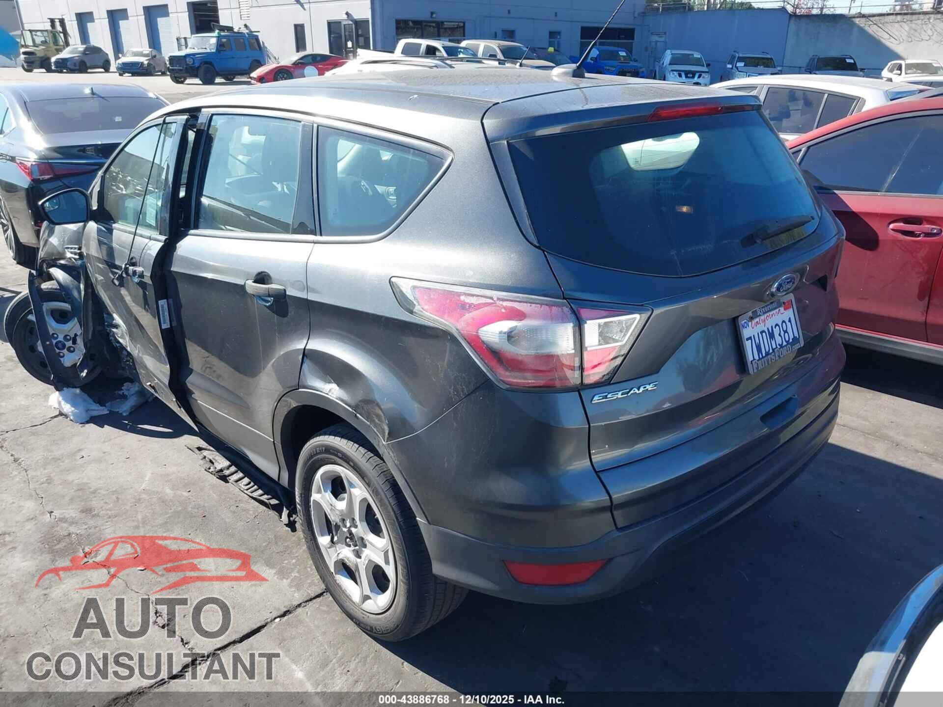 FORD ESCAPE 2017 - 1FMCU0F7XHUB21785