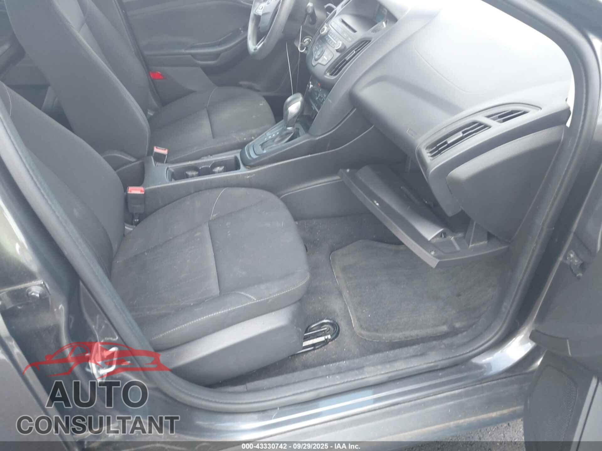 FORD FOCUS 2015 - 1FADP3E25FL312871