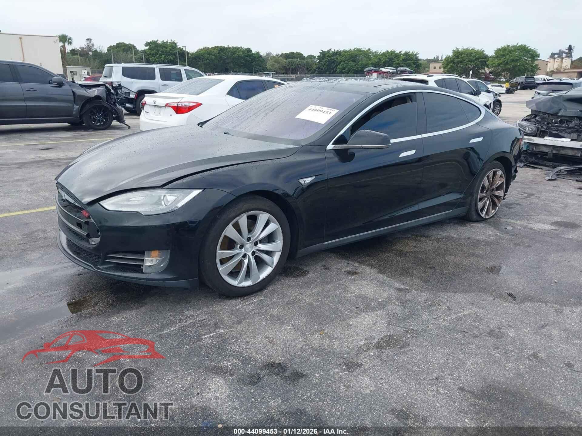 TESLA MODEL S 2013 - 5YJSA1DN0DFP12081