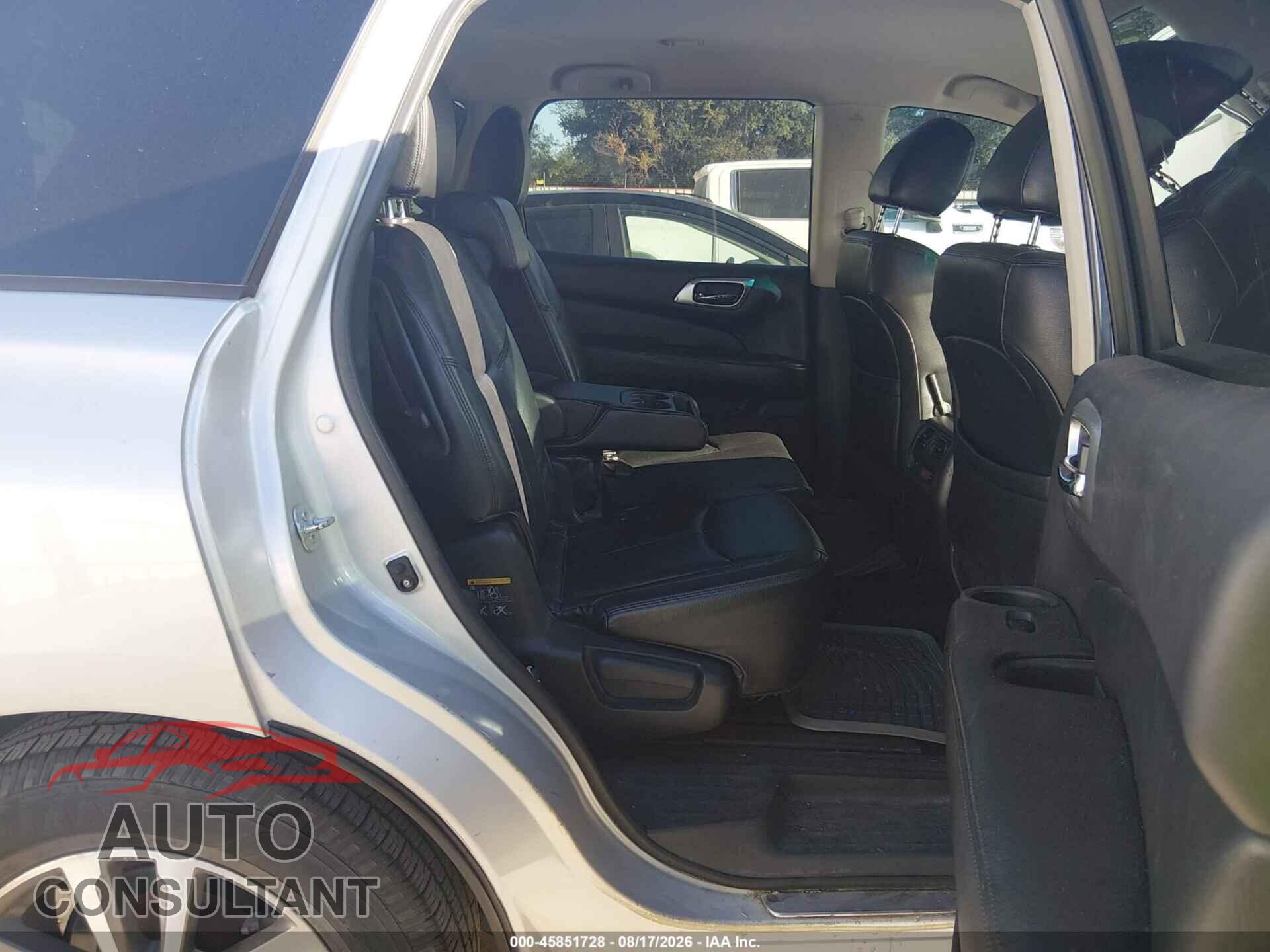 NISSAN PATHFINDER 2015 - 5N1AR2MN0FC642345