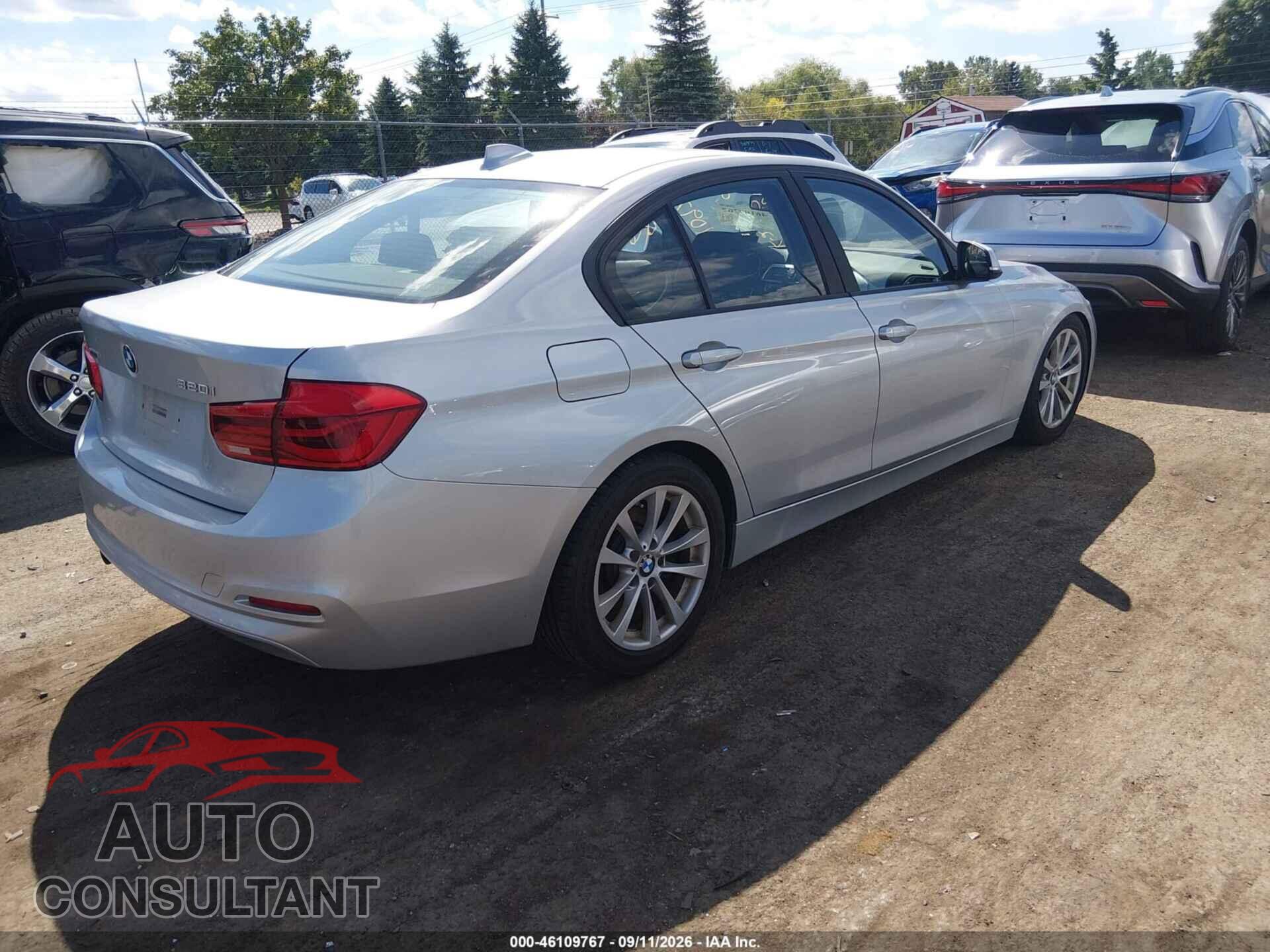 BMW 320I 2016 - WBA8E5G55GNU19832