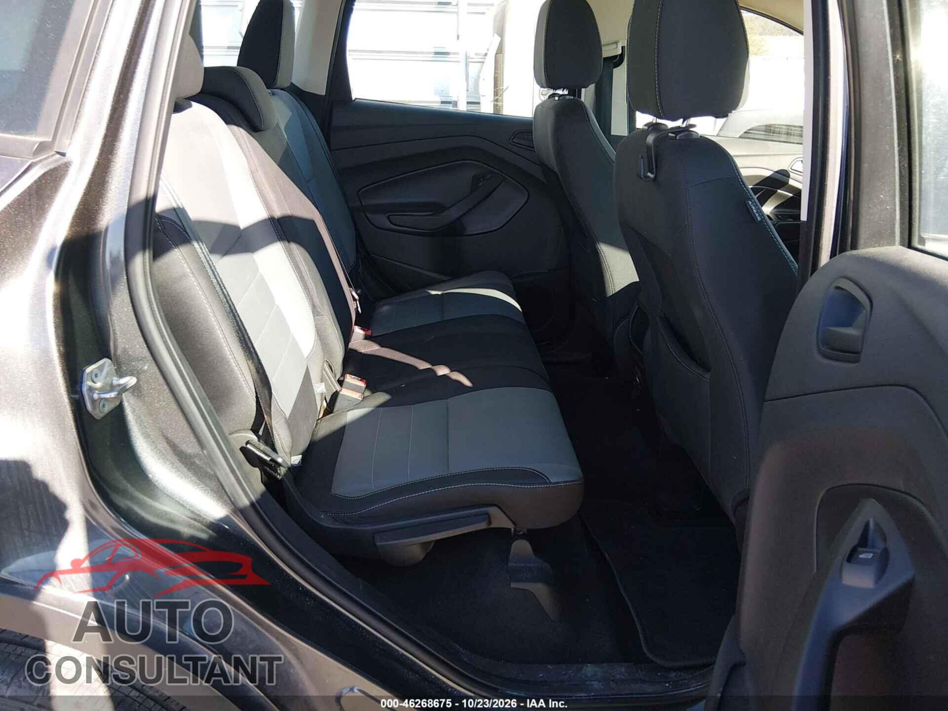 FORD ESCAPE 2017 - 1FMCU0F77HUC34366