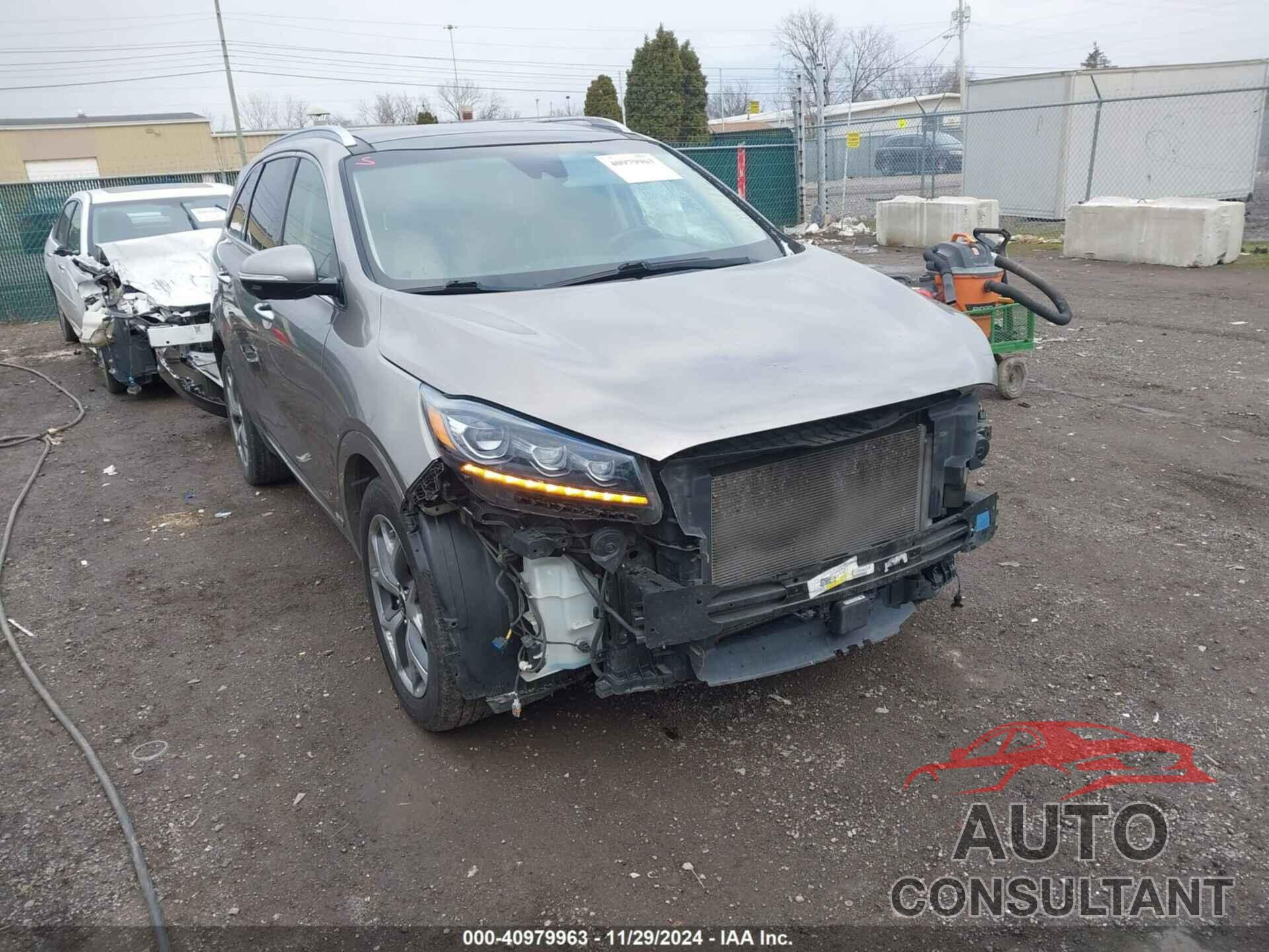 KIA SORENTO 2019 - 5XYPKDA53KG538232