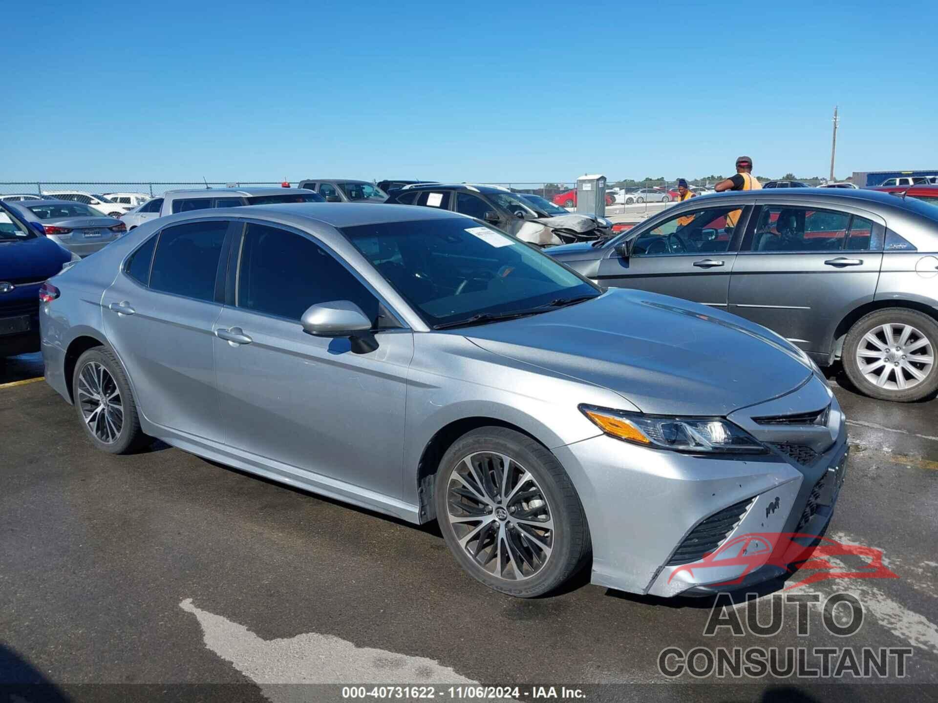 TOYOTA CAMRY 2018 - 4T1B11HK0JU666265