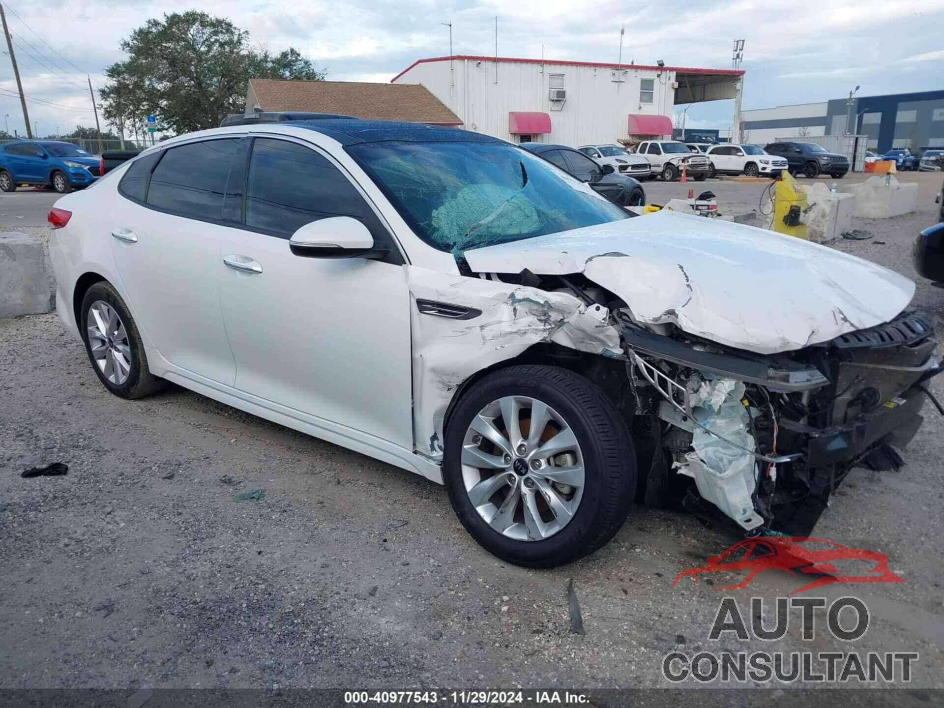 KIA OPTIMA 2018 - 5XXGU4L31JG228525