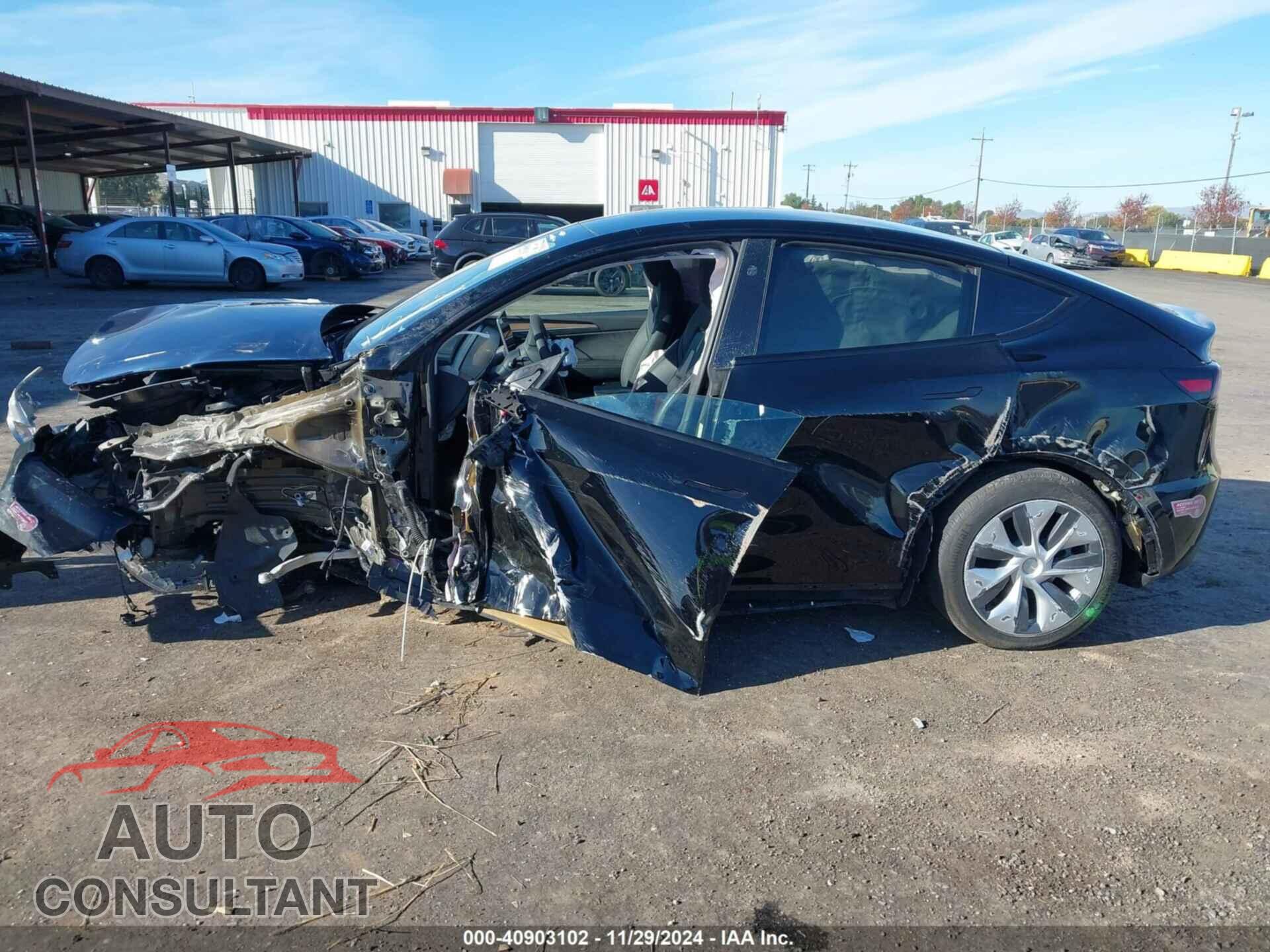 TESLA MODEL Y 2024 - 7SAYGDEE1RF084874