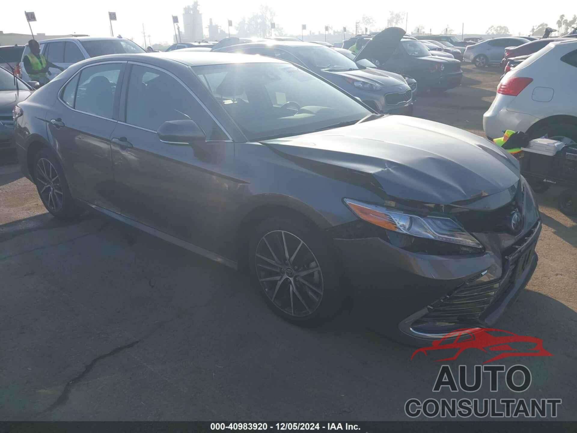 TOYOTA CAMRY 2022 - 4T1F11AK8NU067082