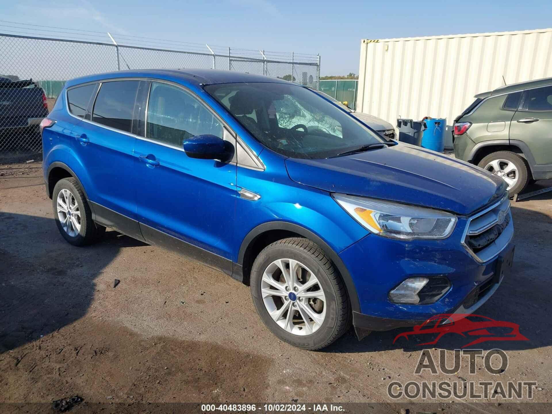 FORD ESCAPE 2017 - 1FMCU9G91HUA14662