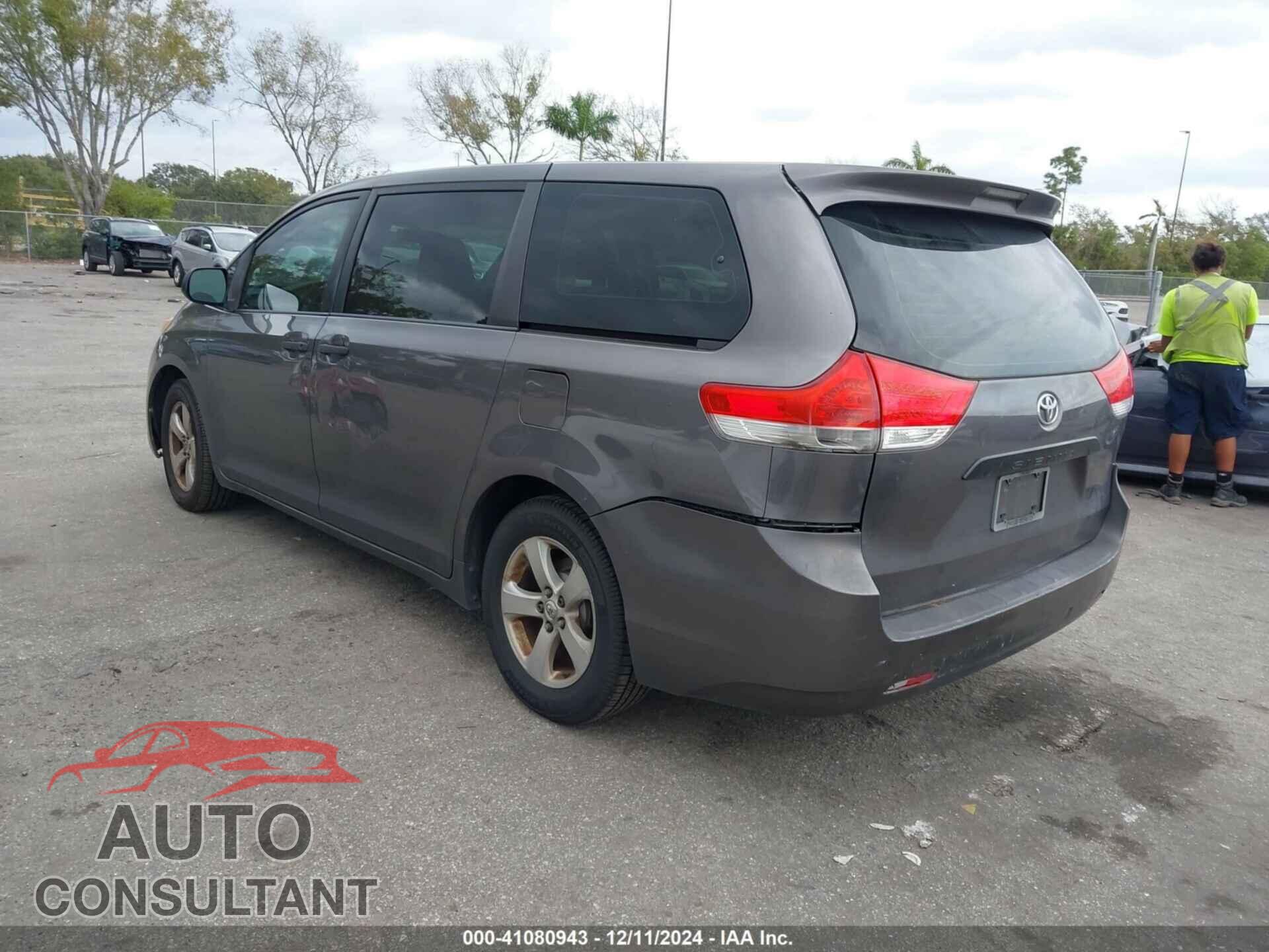 TOYOTA SIENNA 2011 - 5TDZK3DC6BS171780