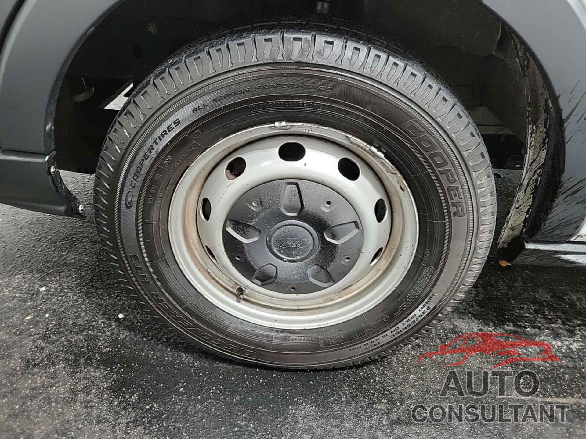 FORD TRANSIT-150 2017 - 1FTYE1YM9HKA82506
