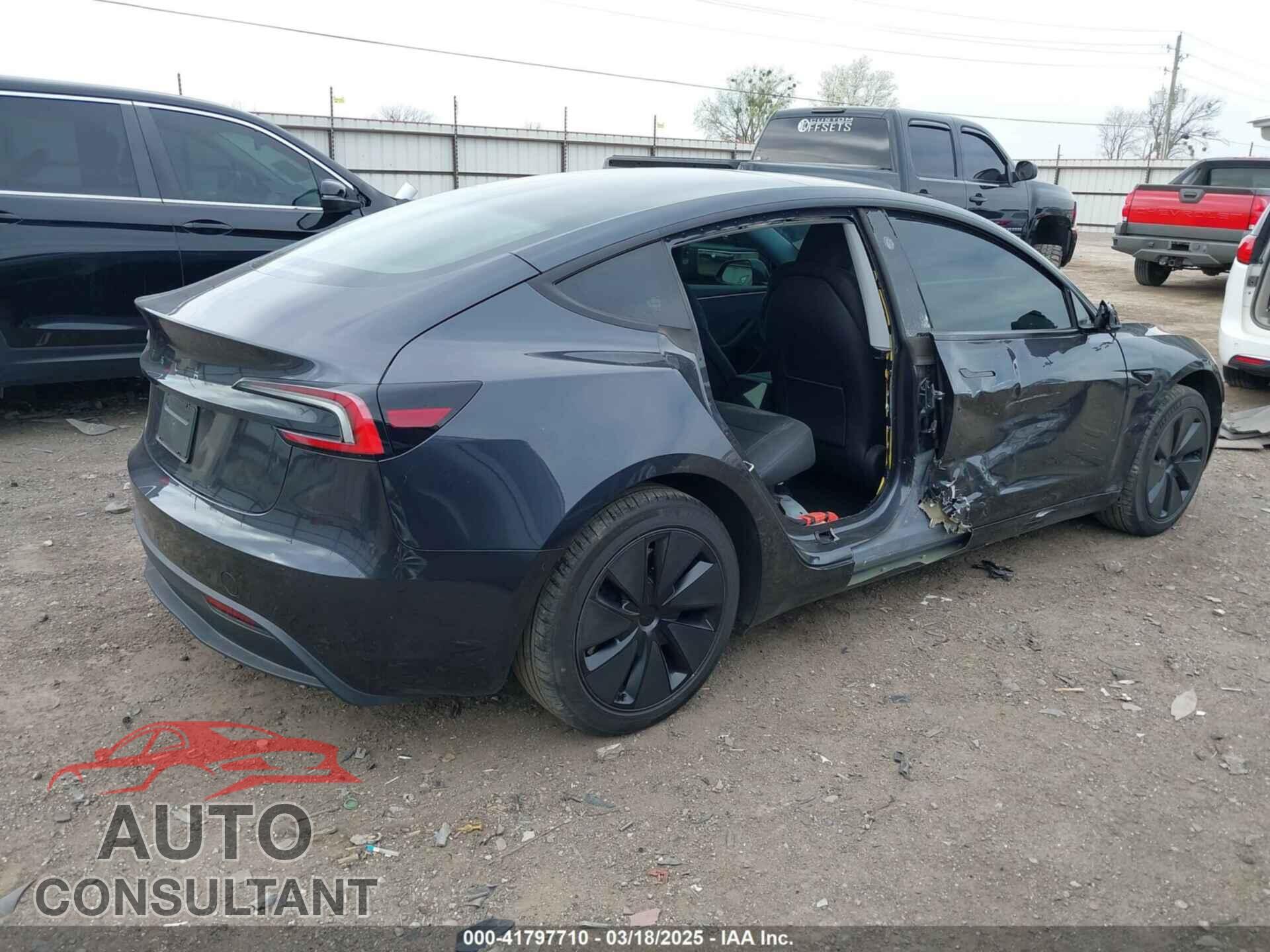 TESLA MODEL 3 2024 - 5YJ3E1EA2RF847638