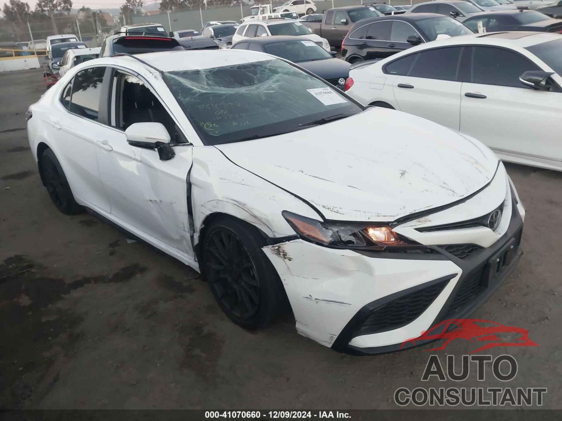TOYOTA CAMRY 2022 - 4T1T11AK5NU061470
