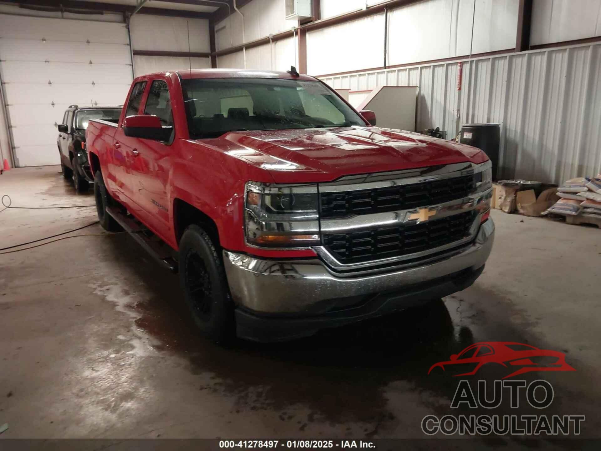 CHEVROLET SILVERADO 1500 2018 - 1GCRCREC8JZ178502
