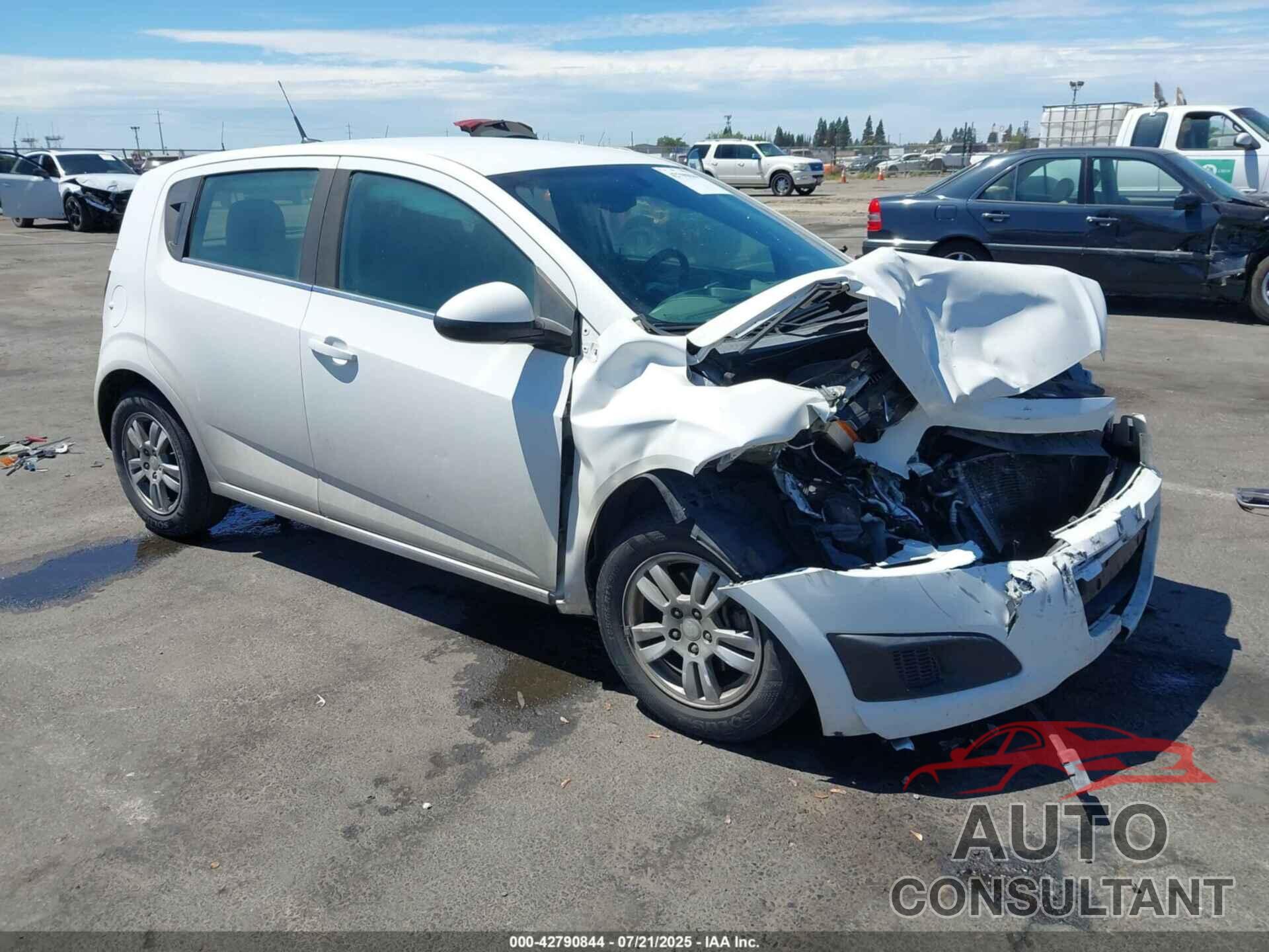 CHEVROLET SONIC 2014 - 1G1JC6SHXE4103078