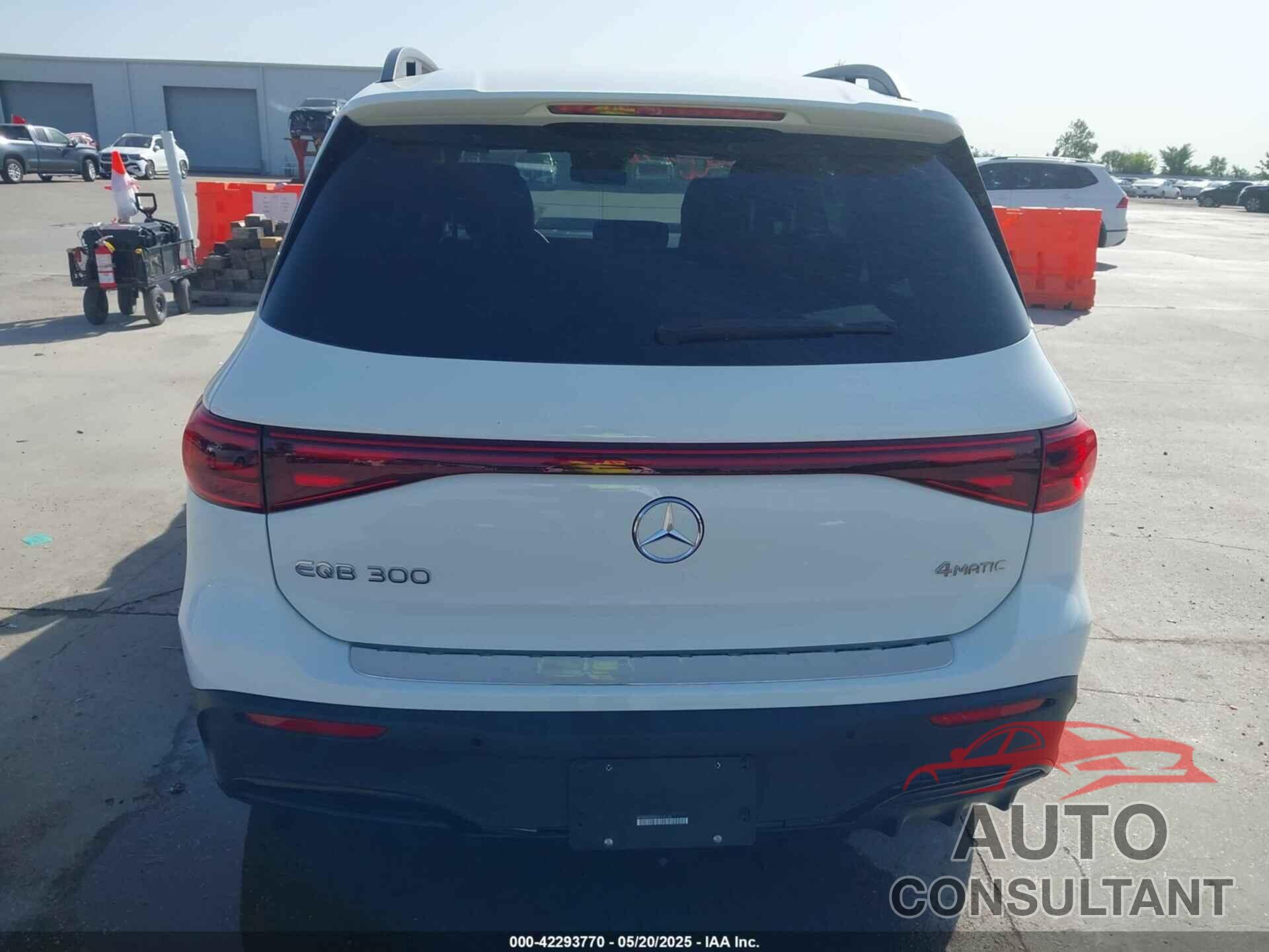MERCEDES-BENZ EQB 300 SUV 2024 - W1N9M0KB8RN104156