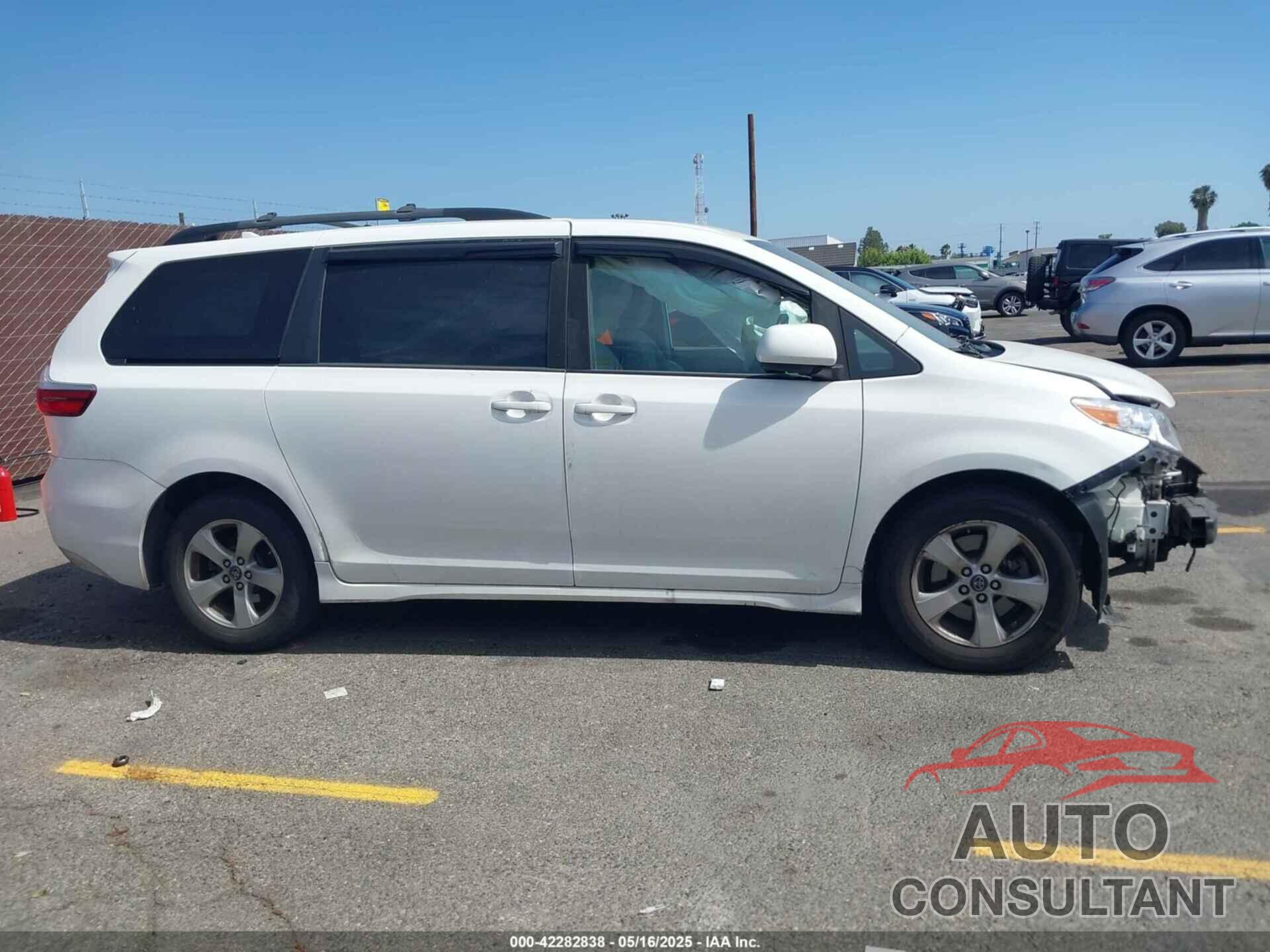 TOYOTA SIENNA 2019 - 5TDKZ3DC2KS004815