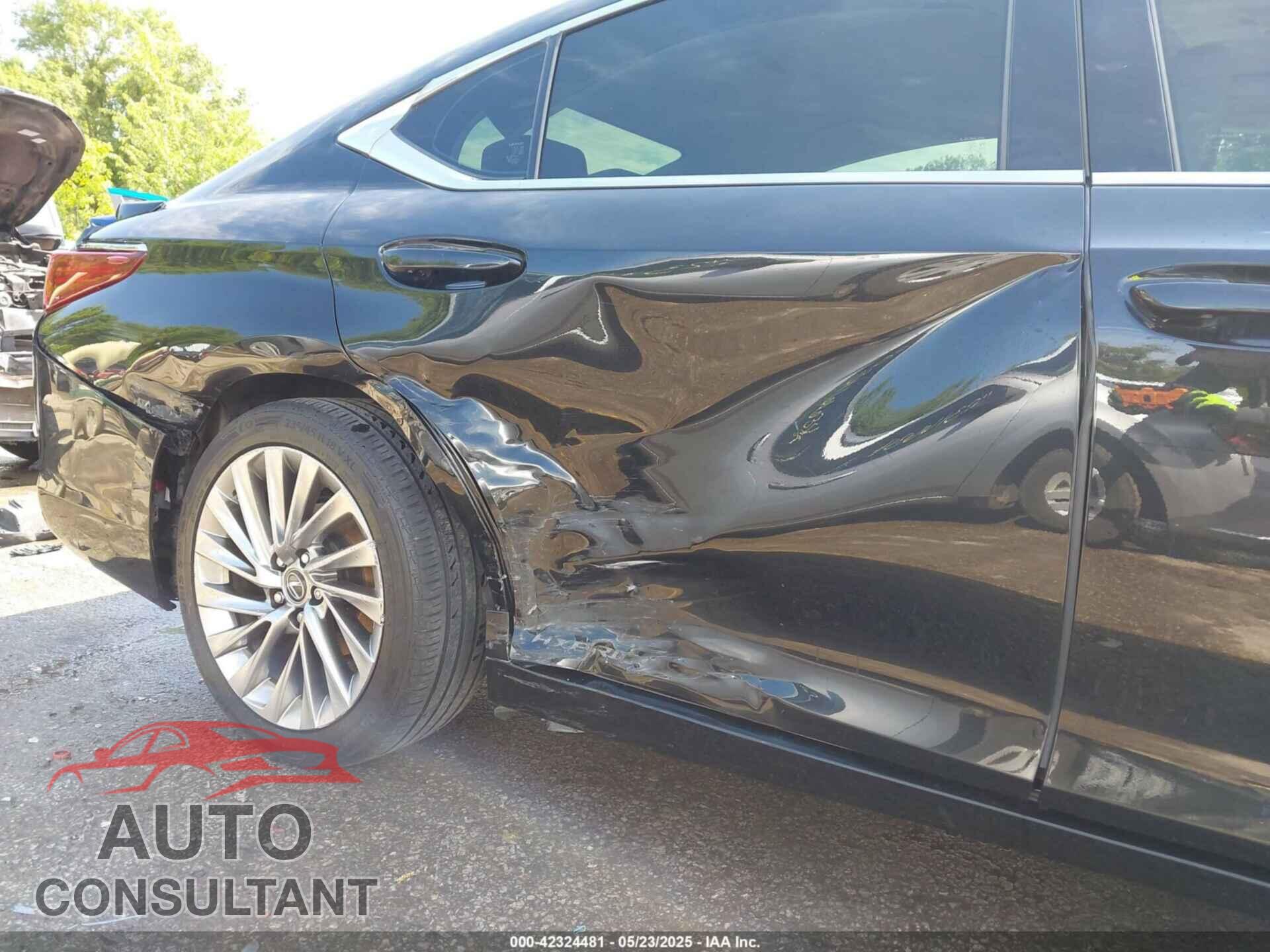 LEXUS ES 300H 2019 - JTHB21B10K2007177