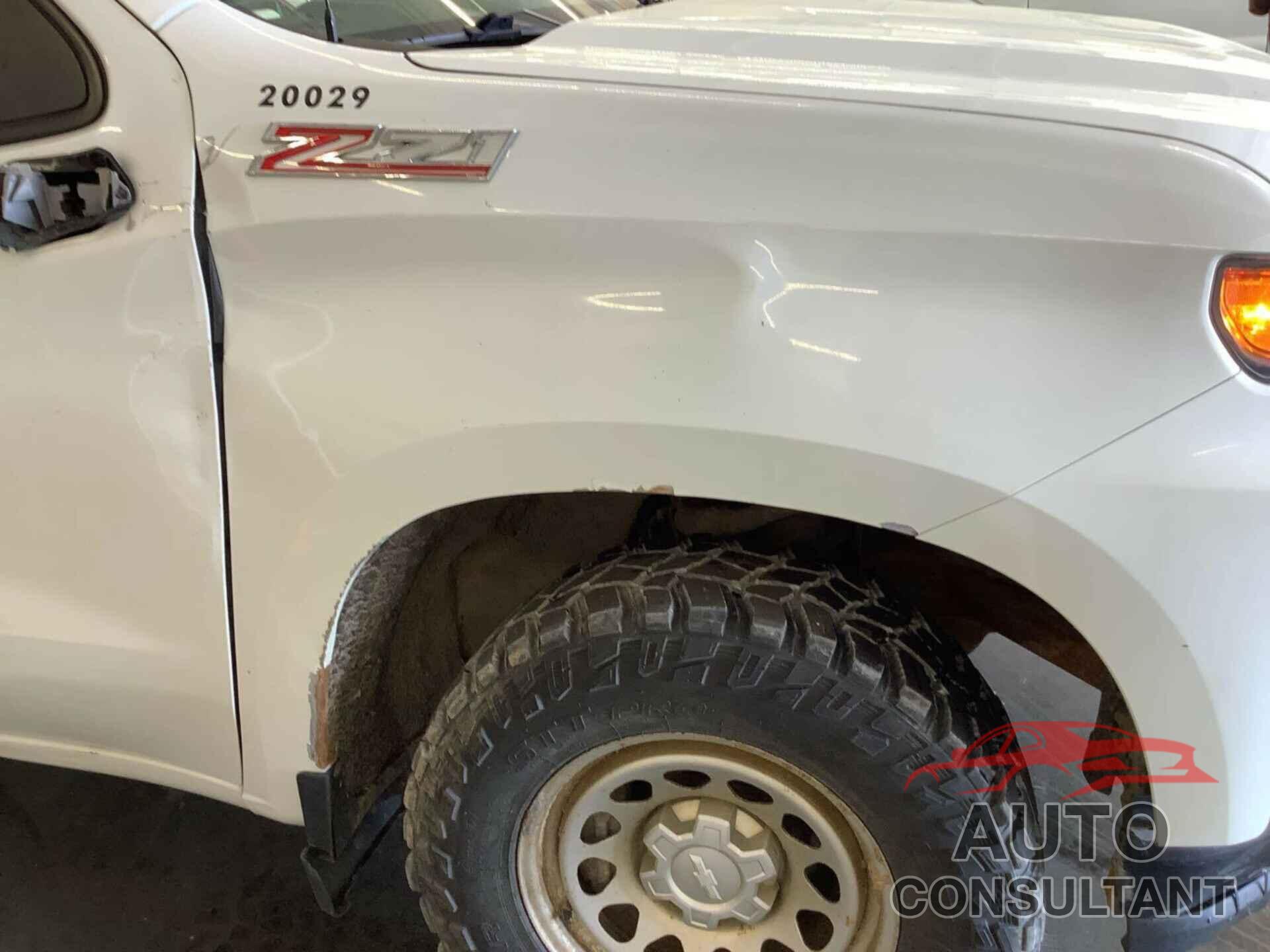 CHEVROLET SILVERADO 1500 2019 - 1GCRYAEF9KZ257806