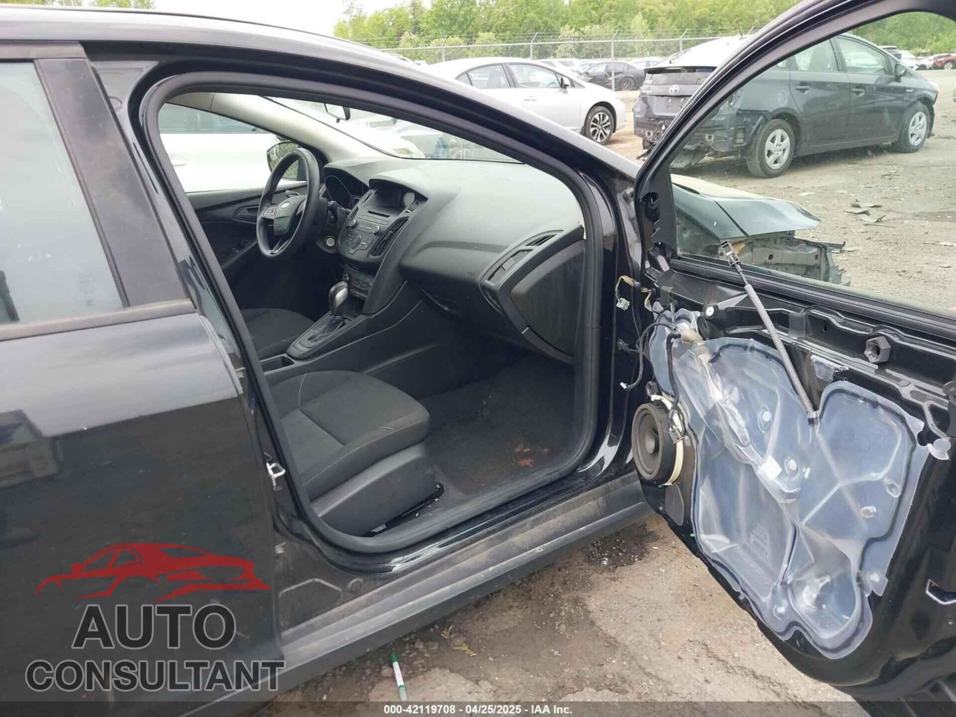 FORD FOCUS 2015 - 1FADP3E21FL312057