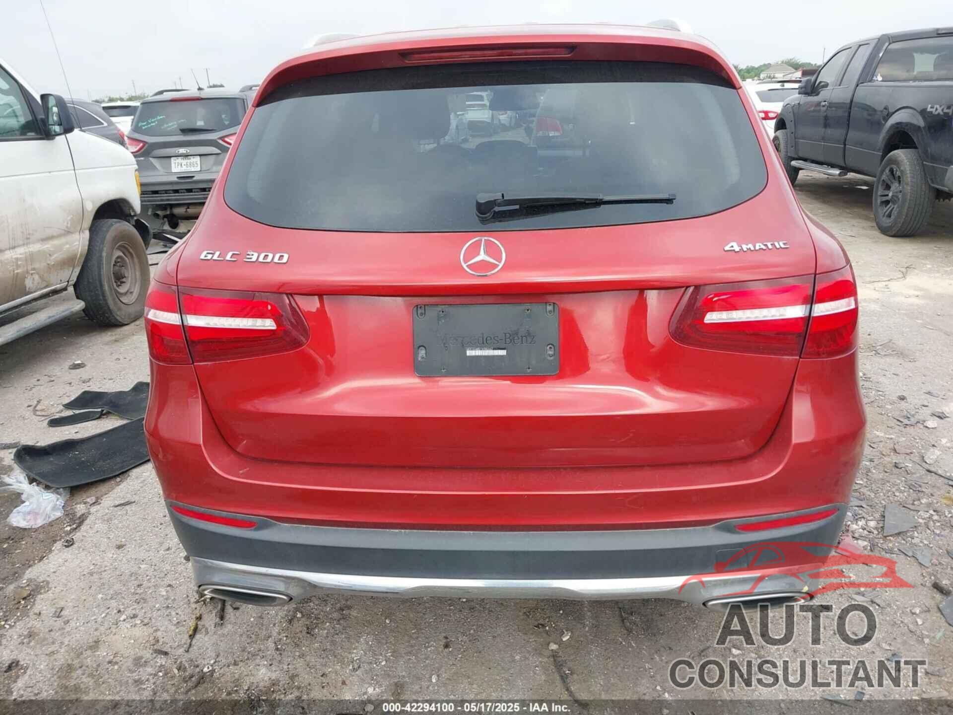MERCEDES-BENZ GLC 300 2018 - WDC0G4KB7JV082647