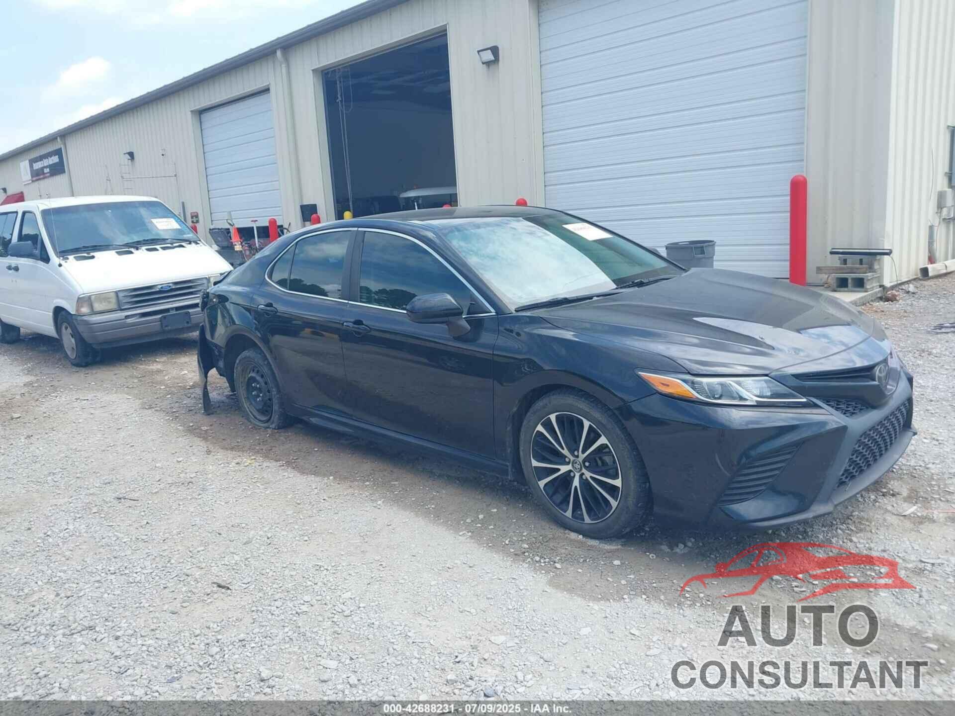 TOYOTA CAMRY 2018 - 4T1B11HK2JU656434