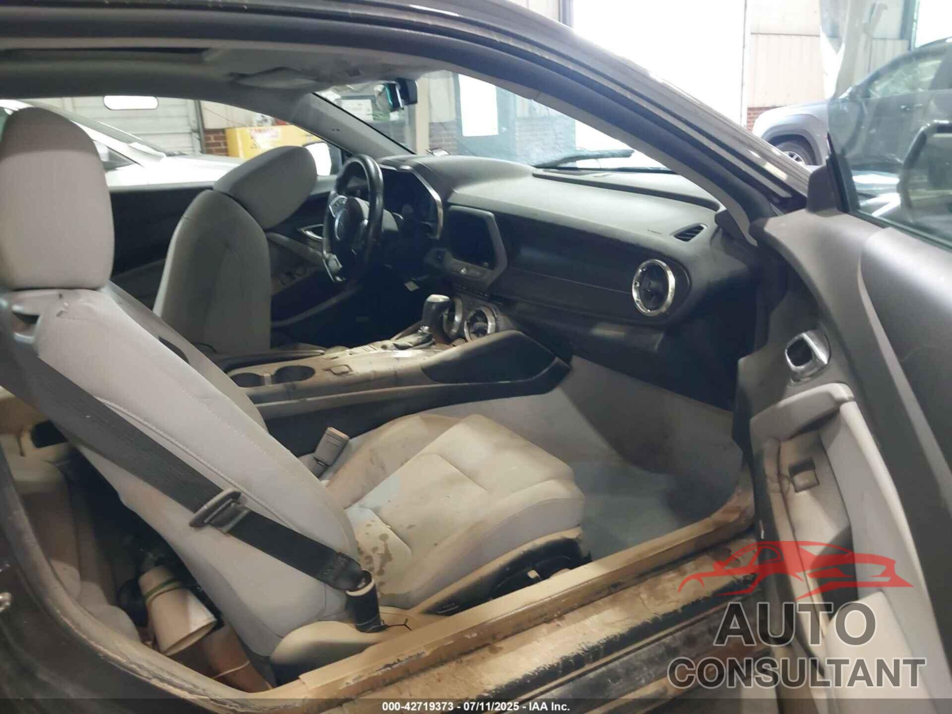 CHEVROLET CAMARO 2018 - 1G1FB1RX4J0188431