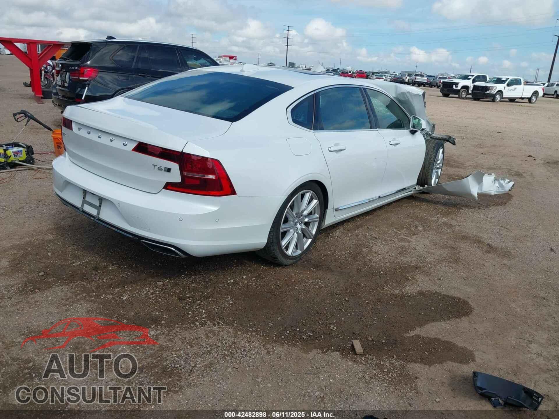 VOLVO S90 2018 - LVY992ML2JP031071