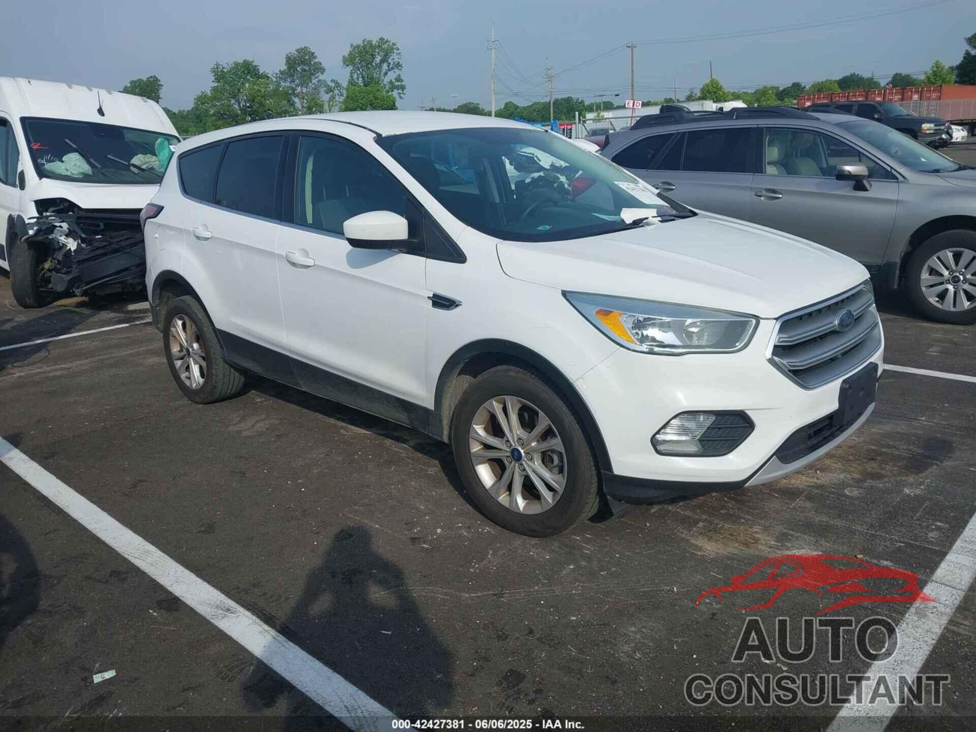 FORD ESCAPE 2017 - 1FMCU0GD4HUE77119