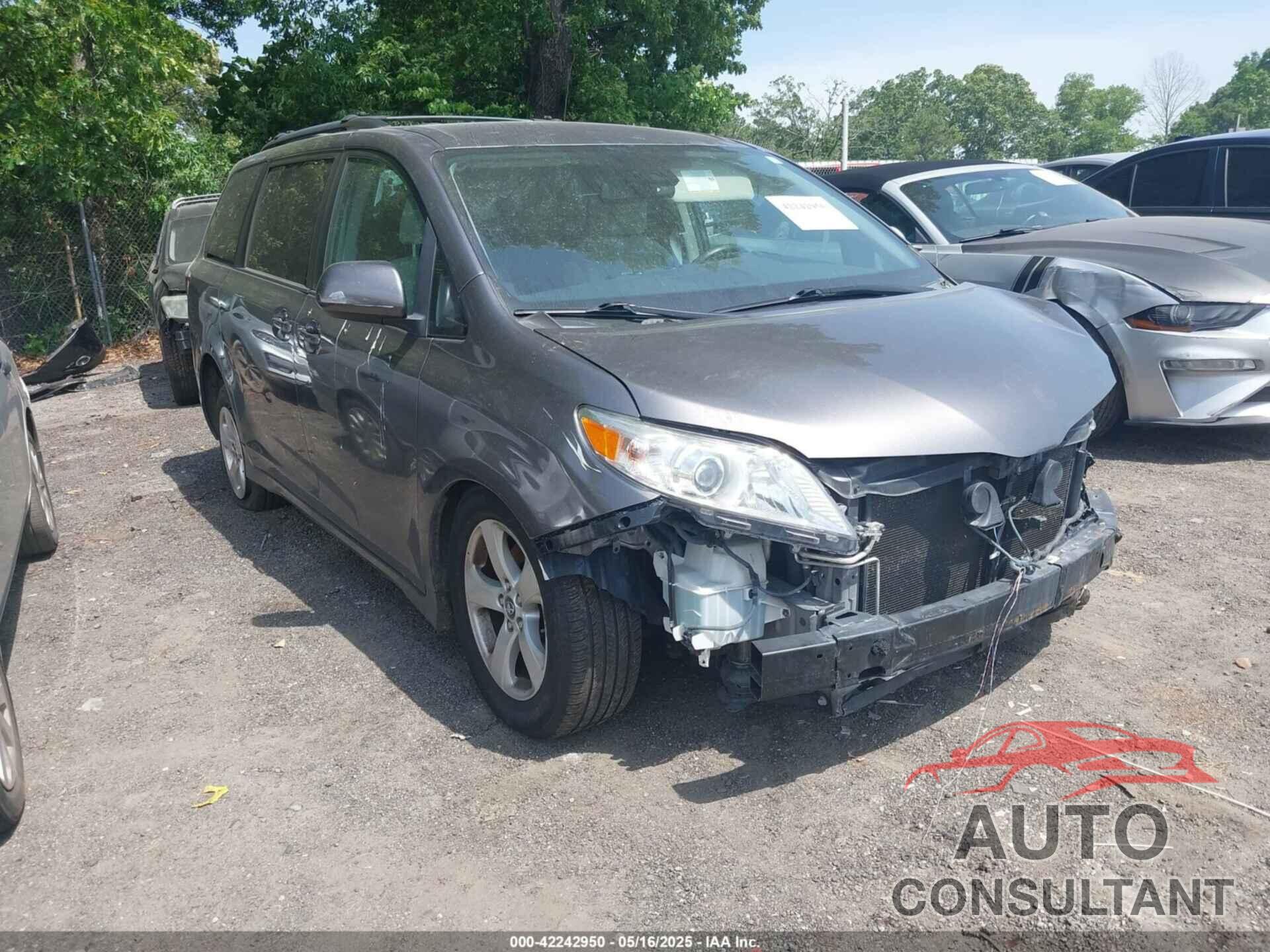 TOYOTA SIENNA 2018 - 5TDKZ3DC2JS906556