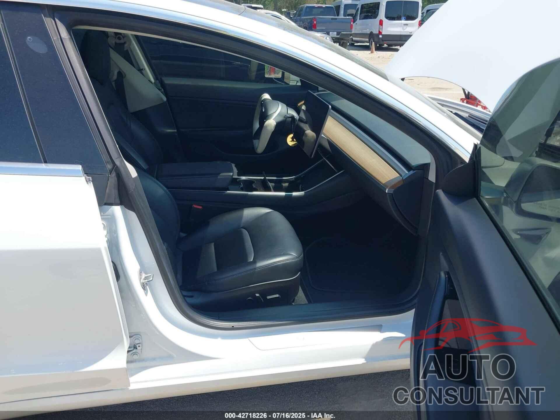 TESLA MODEL 3 2018 - 5YJ3E1EA0JF019639