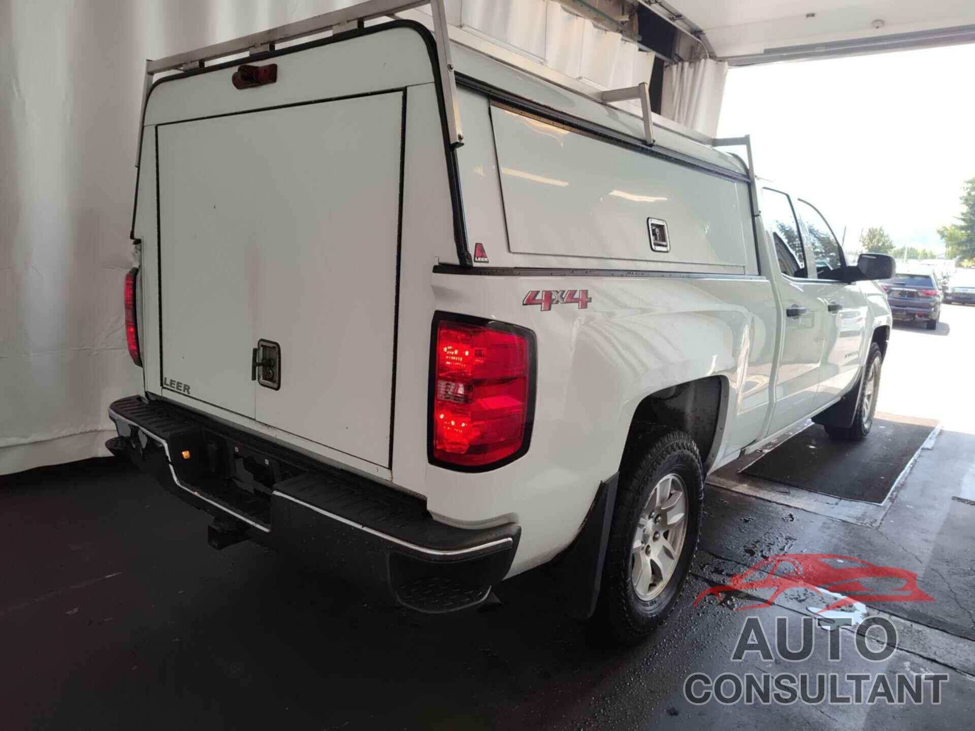 CHEVROLET SILVERADO 1500 2018 - 1GCVKNEC0JZ344067