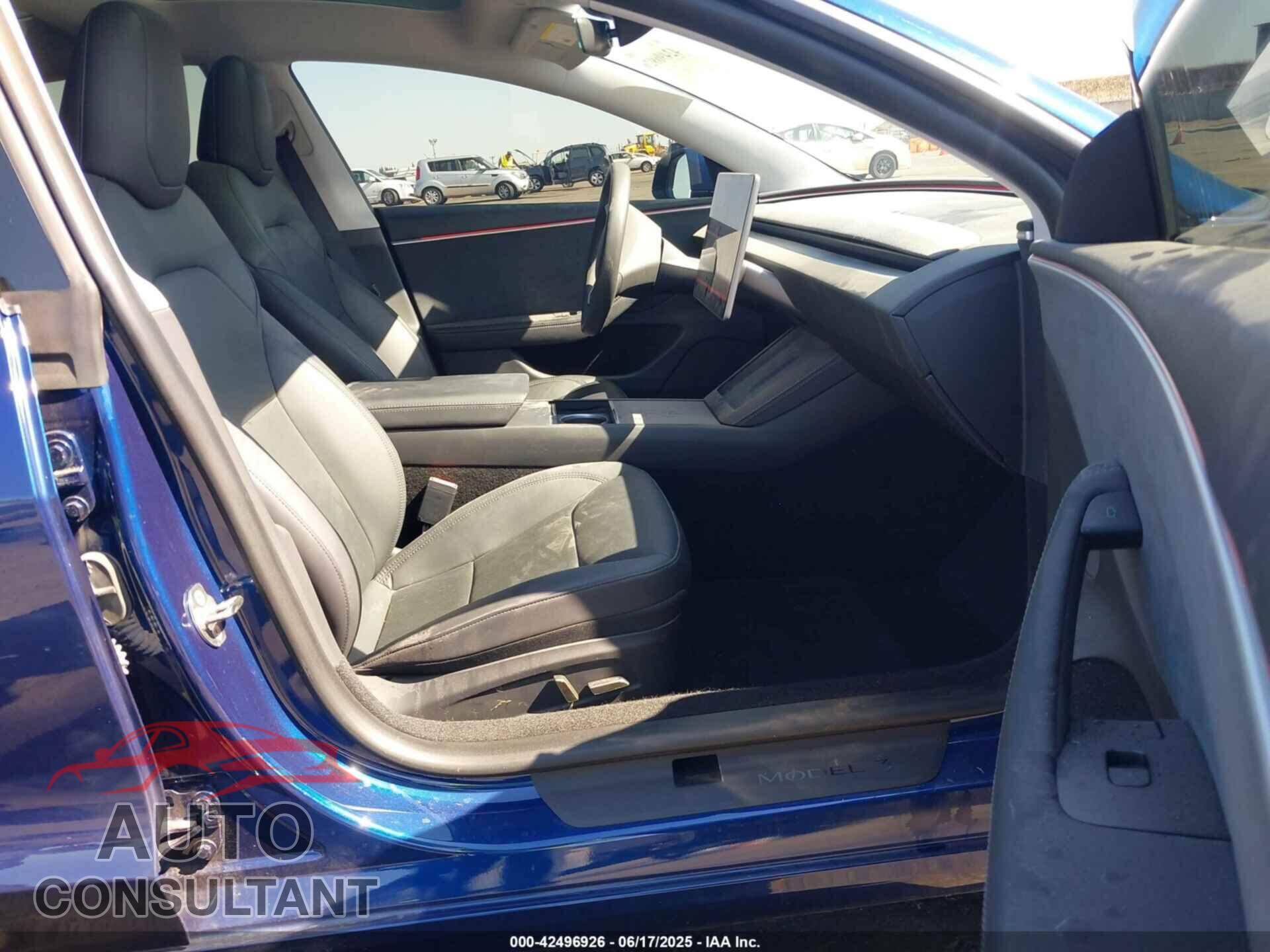 TESLA MODEL 3 2024 - 5YJ3E1EB8RF738089