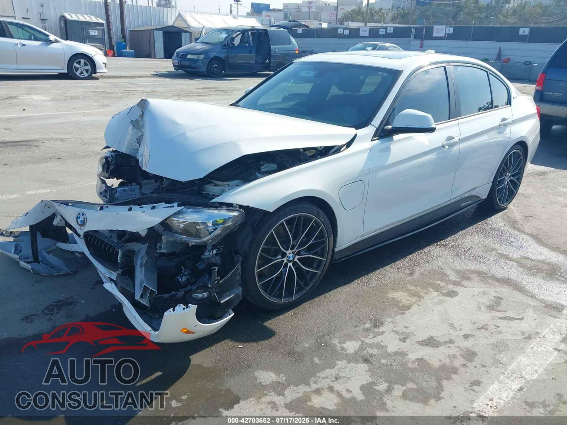 BMW 330E 2017 - WBA8E1C37HA156491