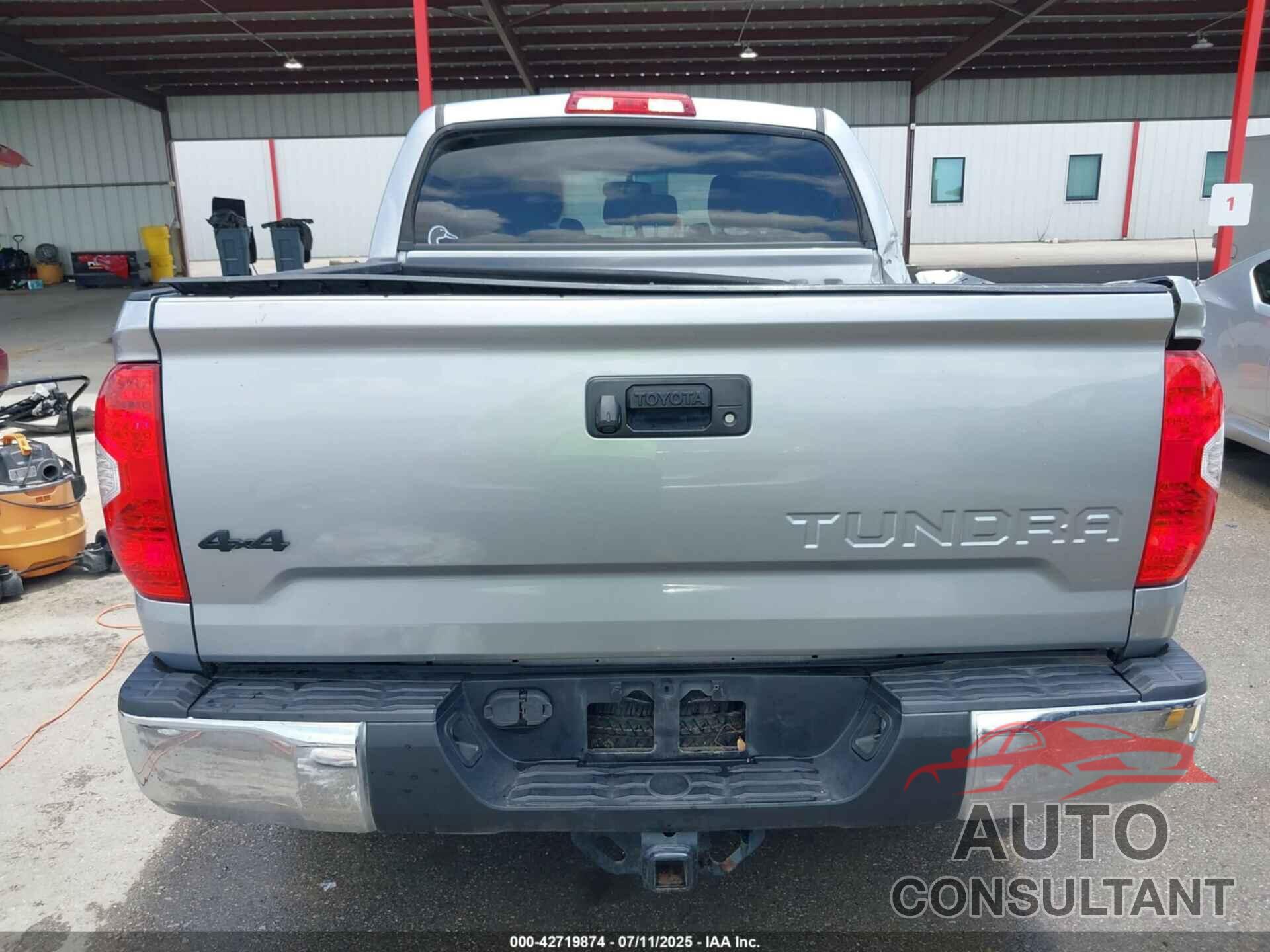 TOYOTA TUNDRA 2017 - 5TFDW5F17HX584574