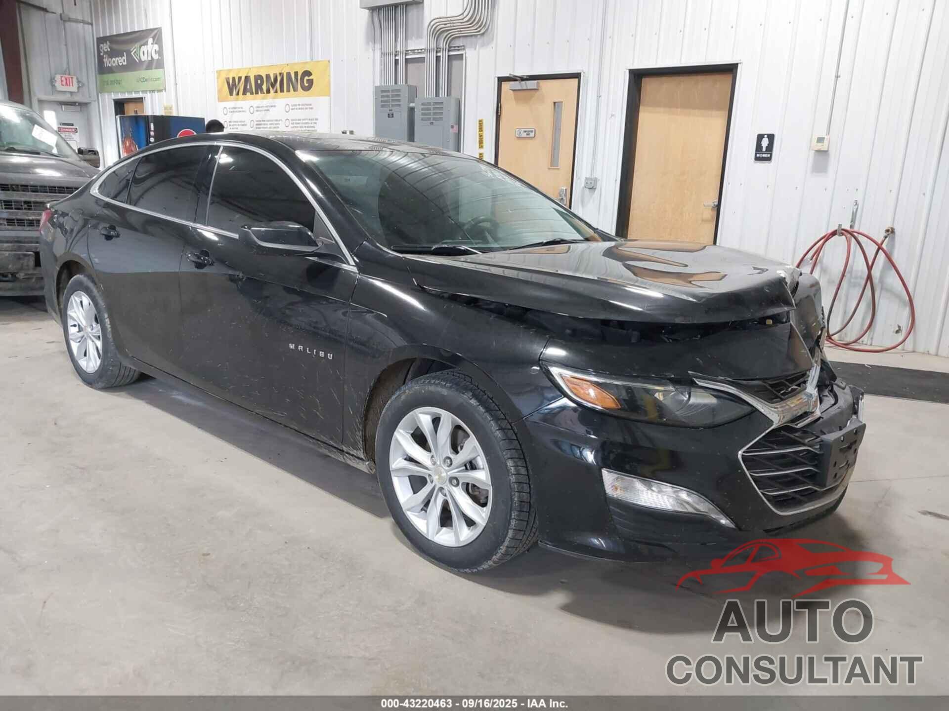 CHEVROLET MALIBU 2022 - 1G1ZD5ST4NF137813