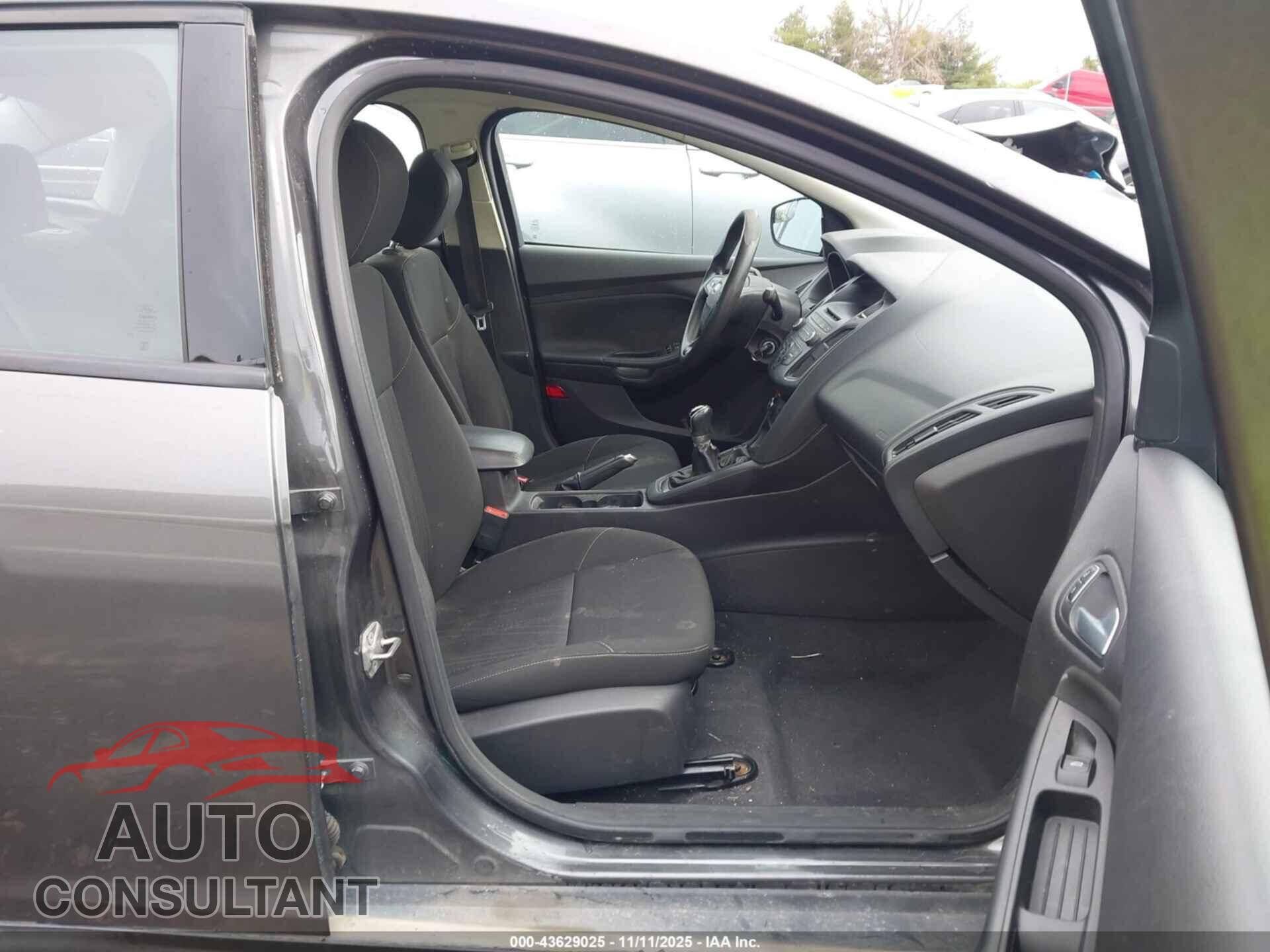 FORD FOCUS 2015 - 1FADP3F24FL209780