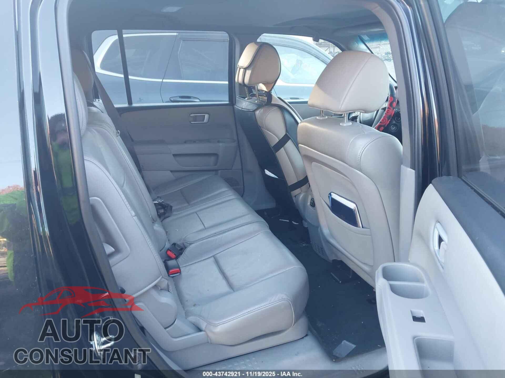 HONDA PILOT 2015 - 5FNYF4H53FB017605