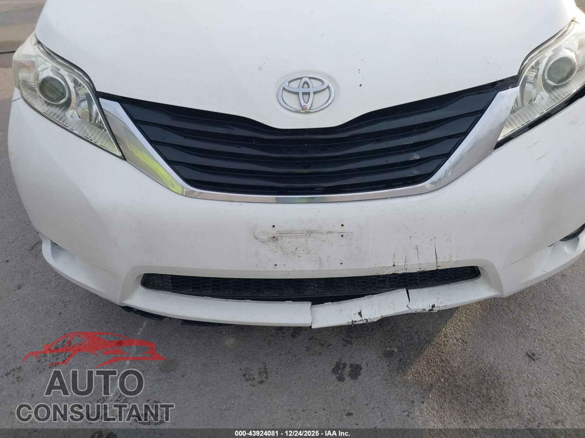 TOYOTA SIENNA 2013 - 5TDKK3DC8DS371130