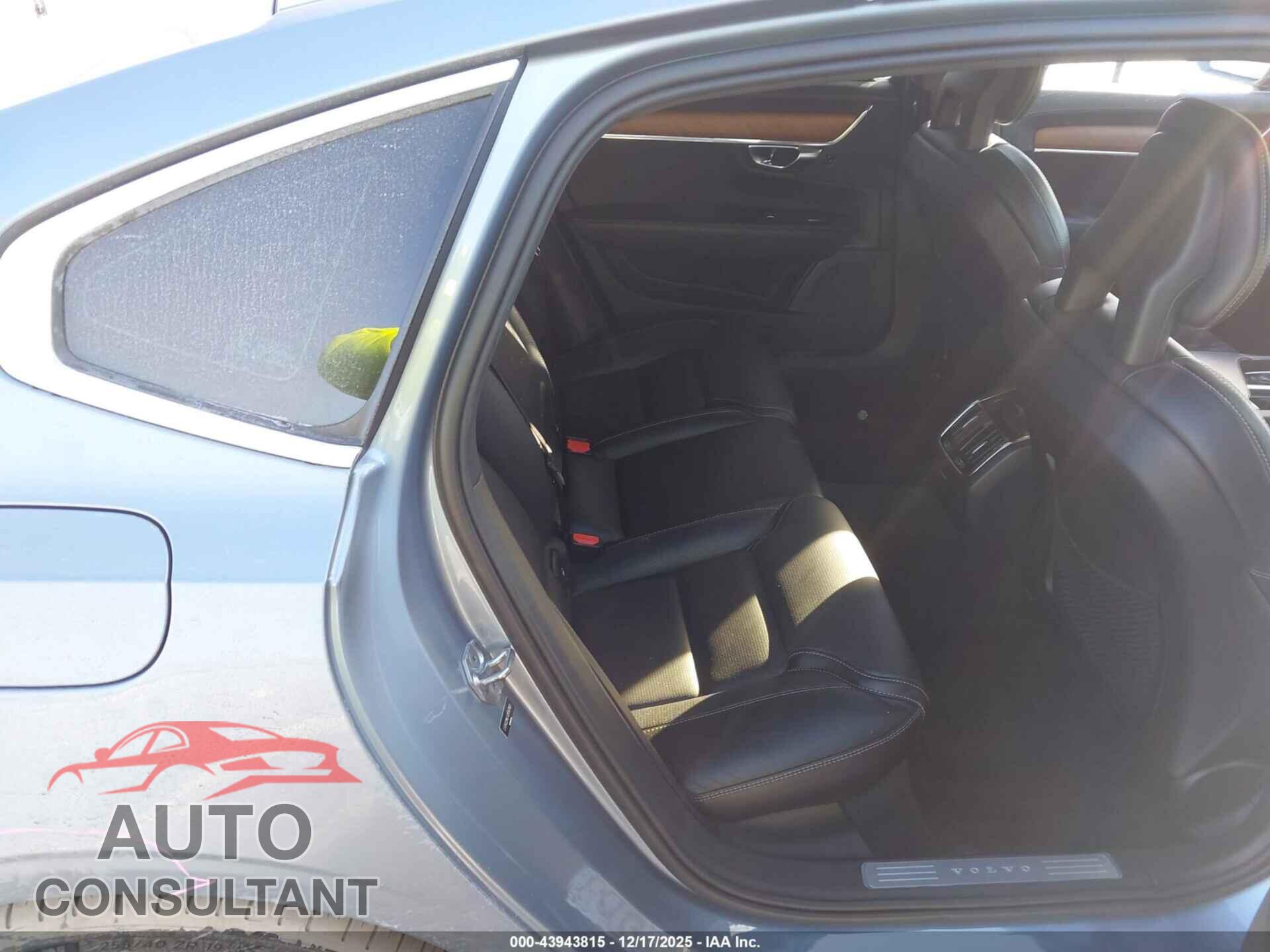 VOLVO S90 2018 - LVYA22MLXJP047861