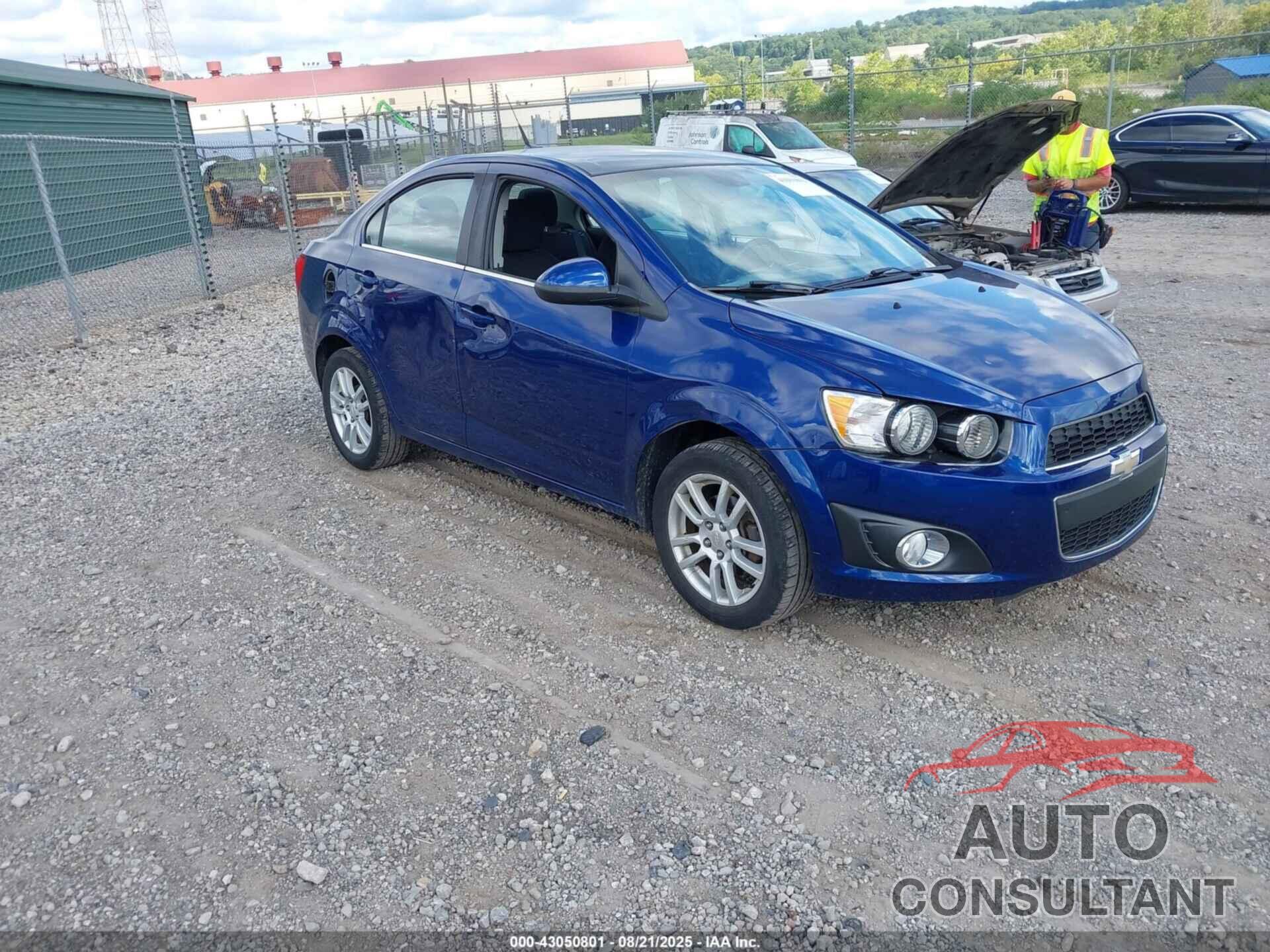 CHEVROLET SONIC 2012 - 1G1JC5SH5C4225032