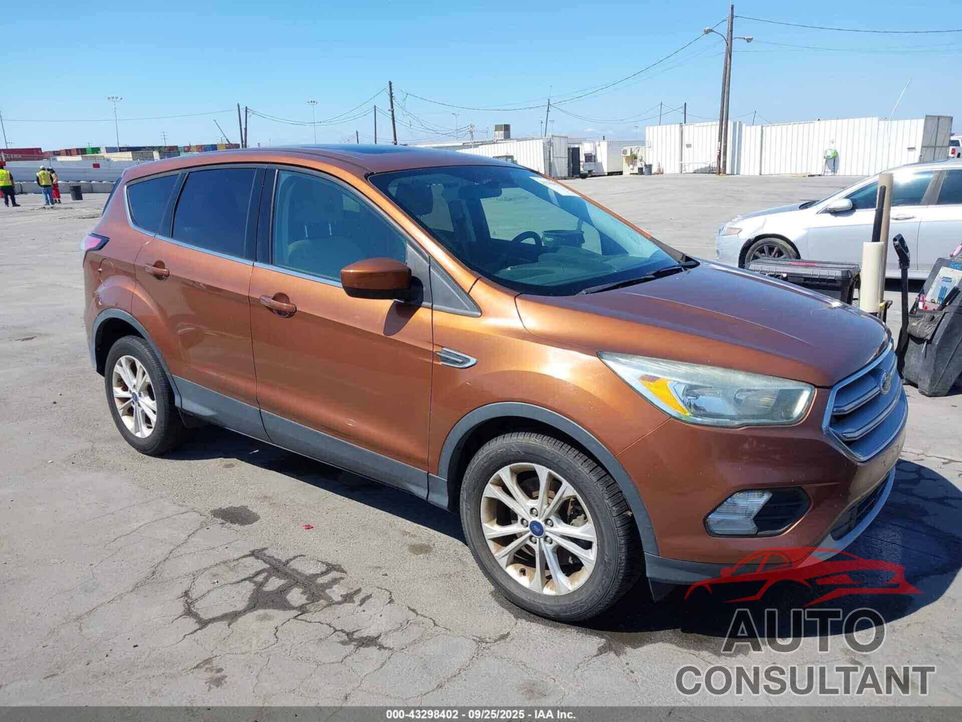 FORD ESCAPE 2017 - 1FMCU0G99HUC89174