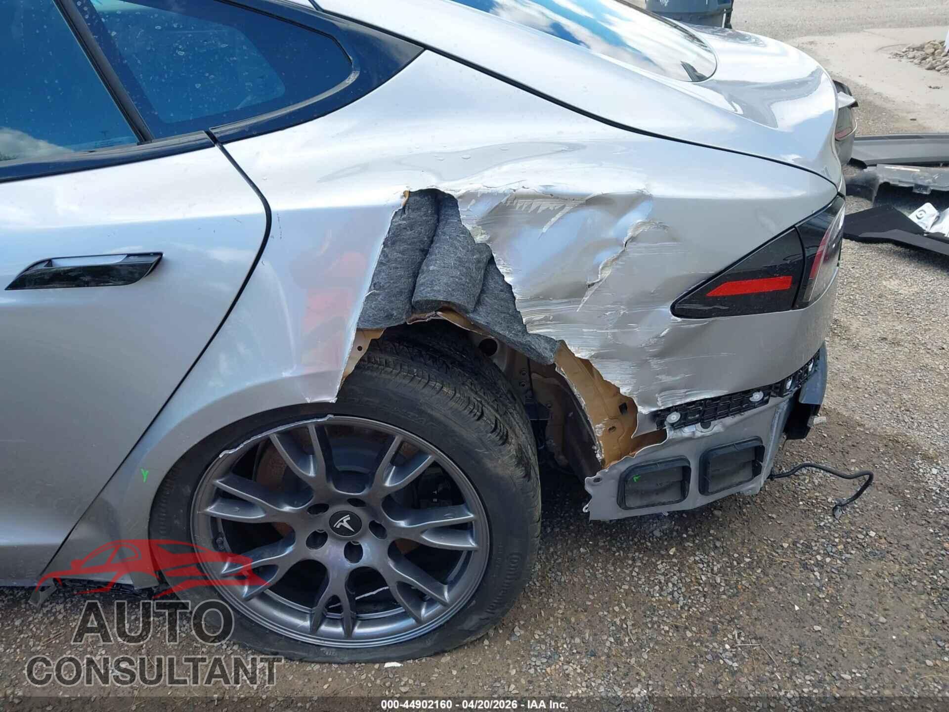 TESLA MODEL S 2025 - 5YJSA1E53SF551852