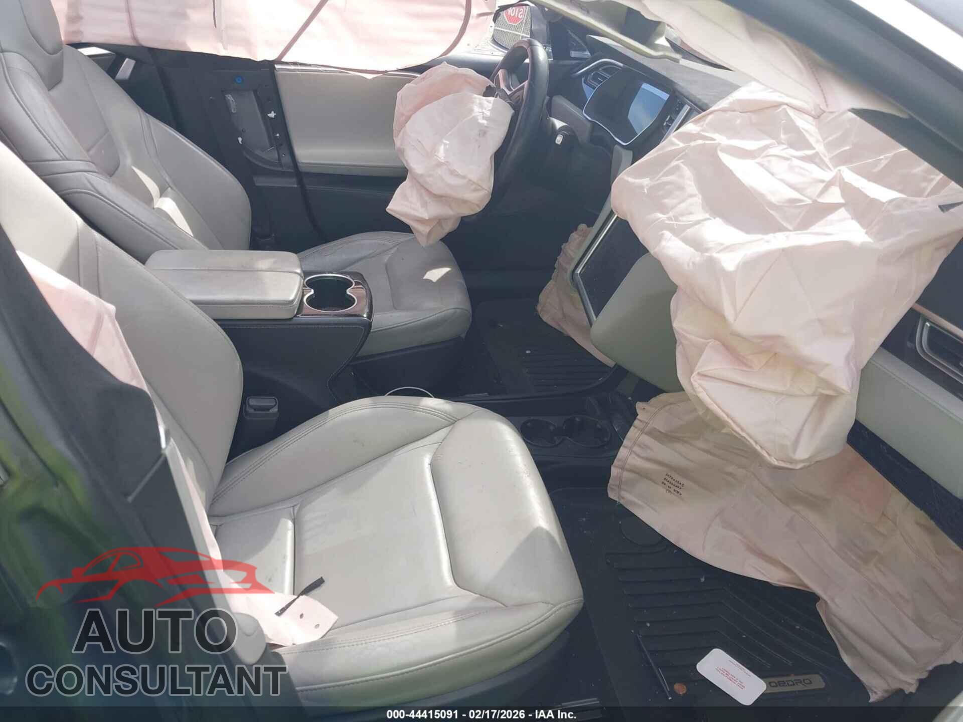 TESLA MODEL S 2015 - 5YJSA1E22FF110855