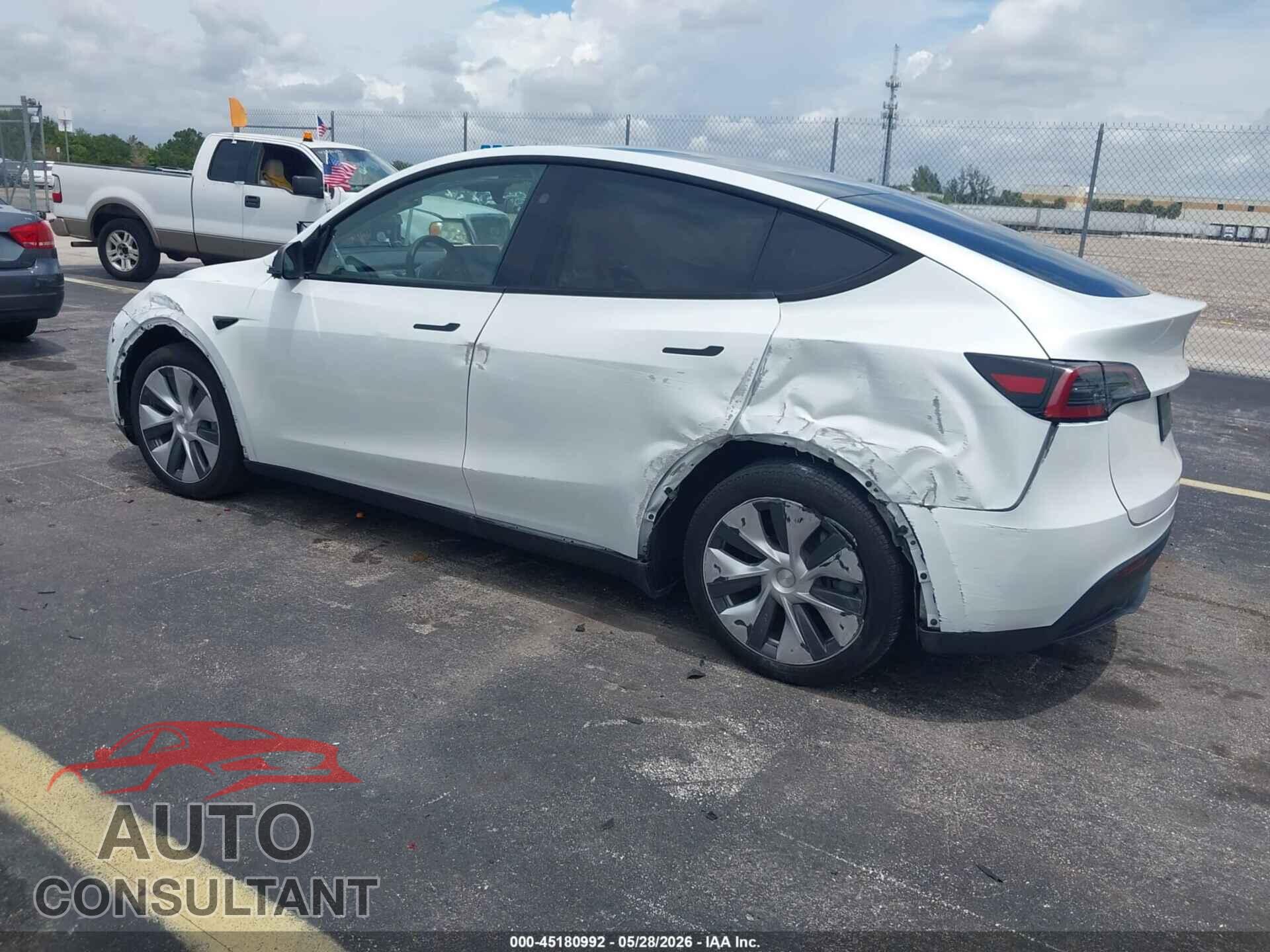 TESLA MODEL Y 2024 - 7SAYGDEE5RA280510