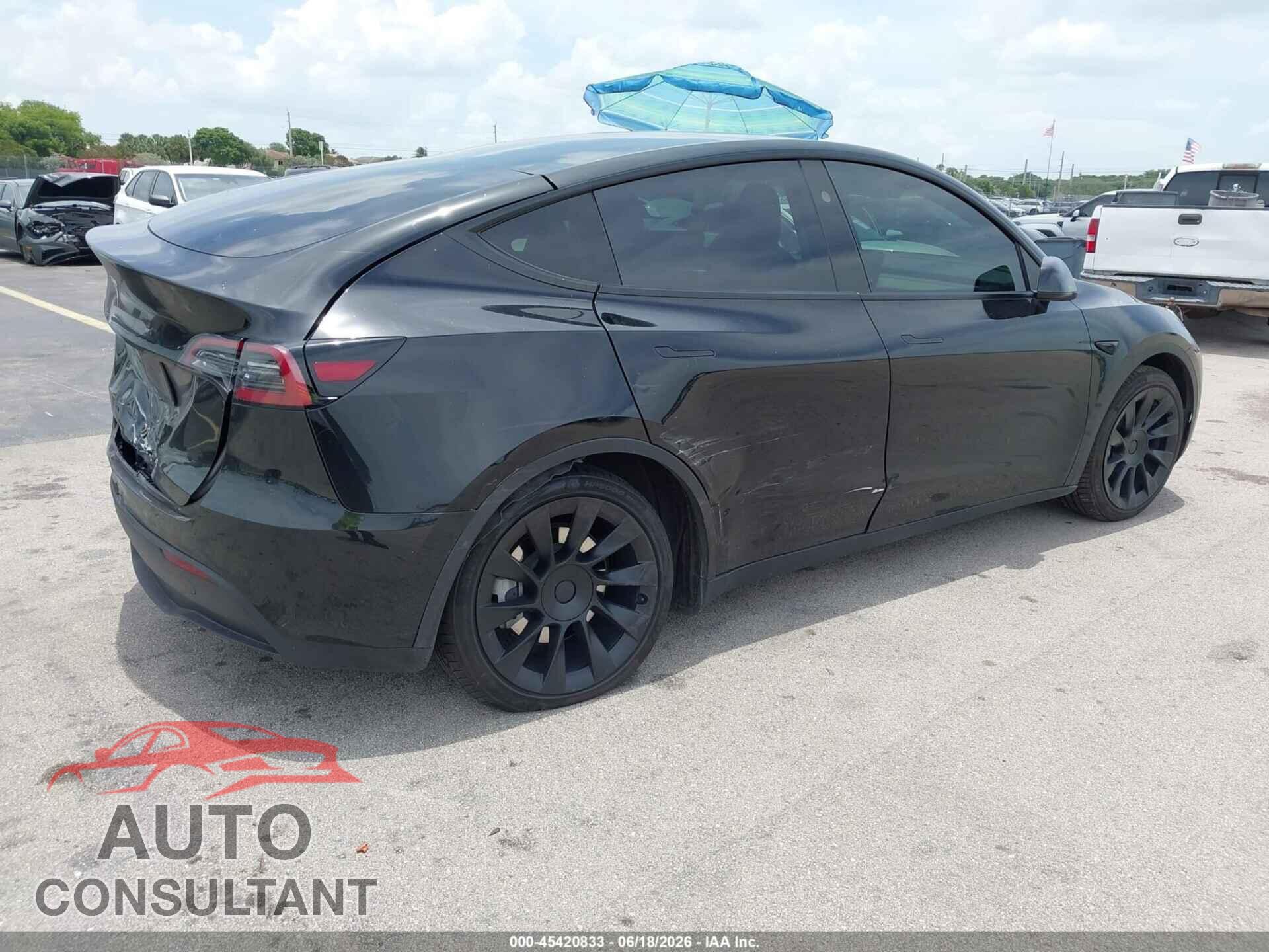 TESLA MODEL Y 2024 - 7SAYGDED7RF035203